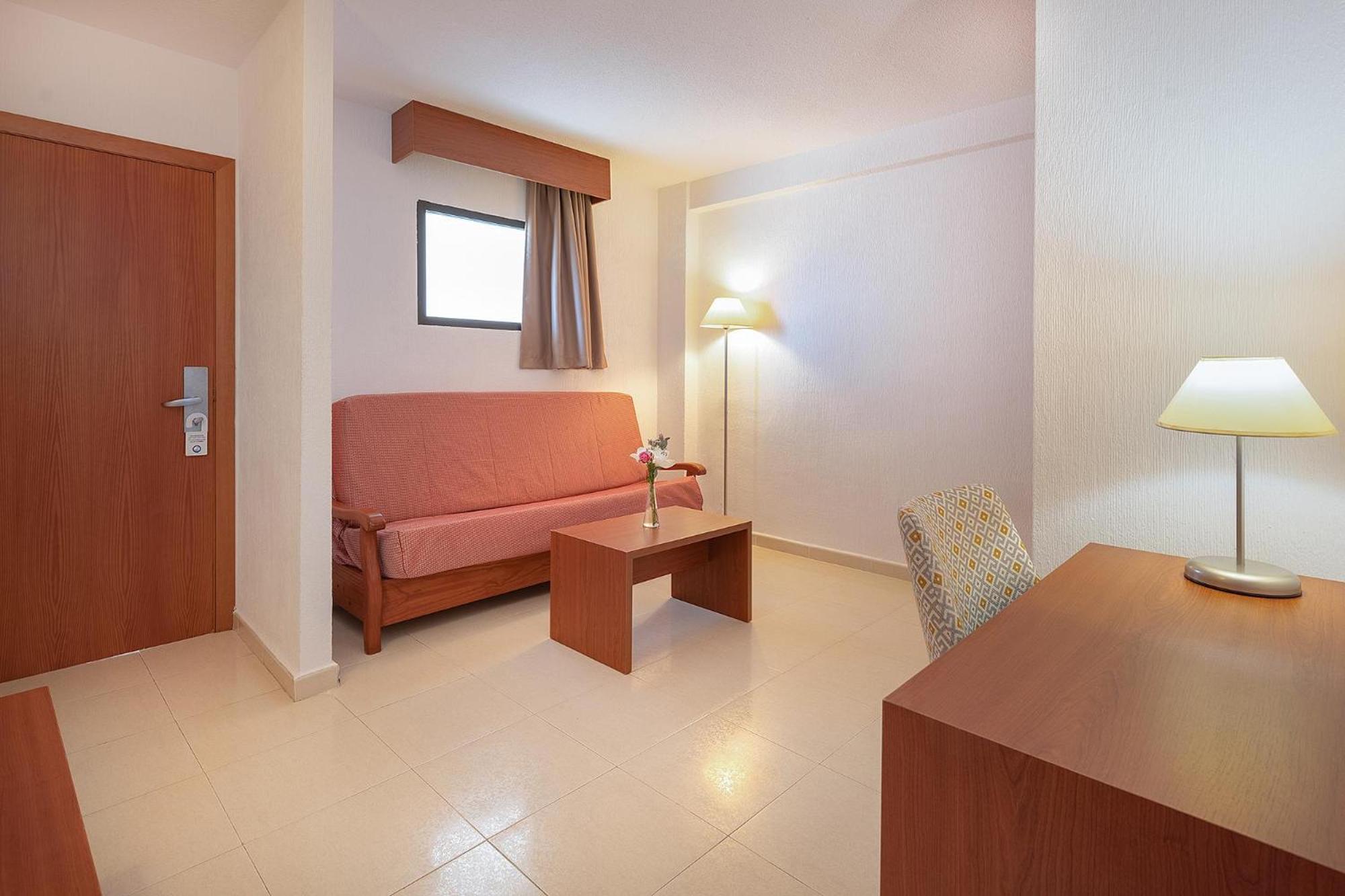Twin Room with Sea View - Photo 15