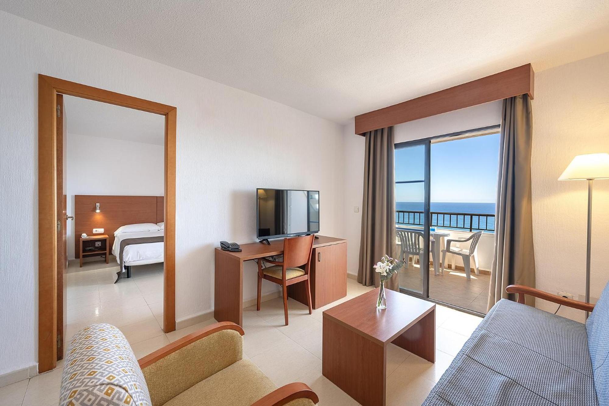 Junior Suite with Sea View - Photo 3