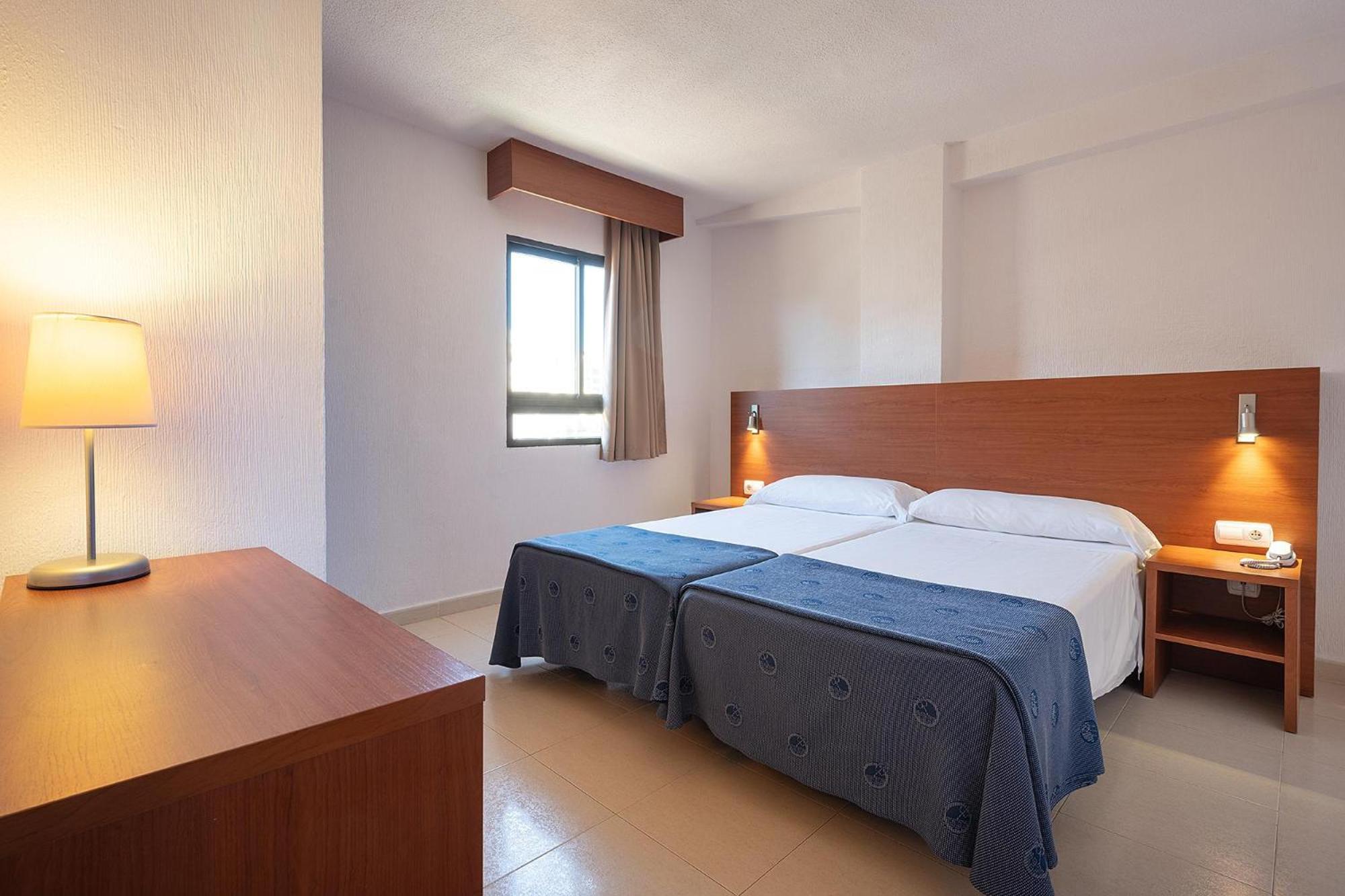 Family Room With Sea View (2 Adults + 2 Children)