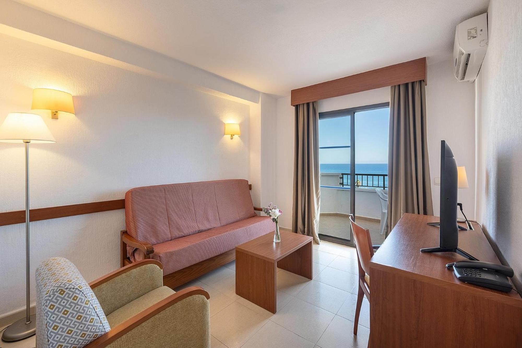 Twin Room with Sea View - Photo 9