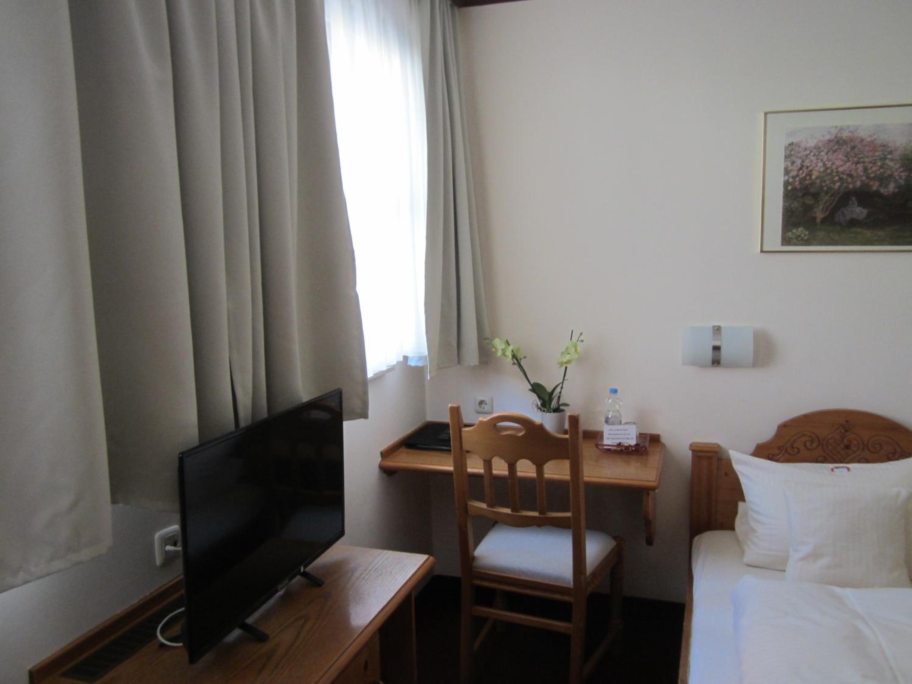 Small Single Room photo 3