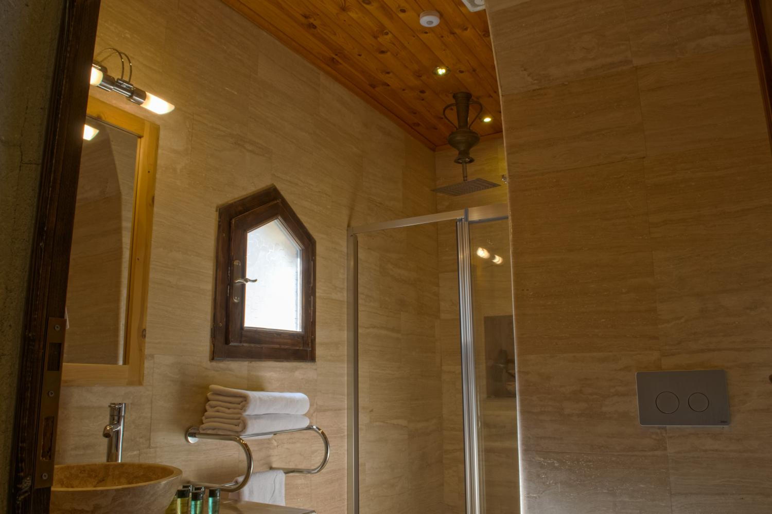 Double Room thumbnail 6