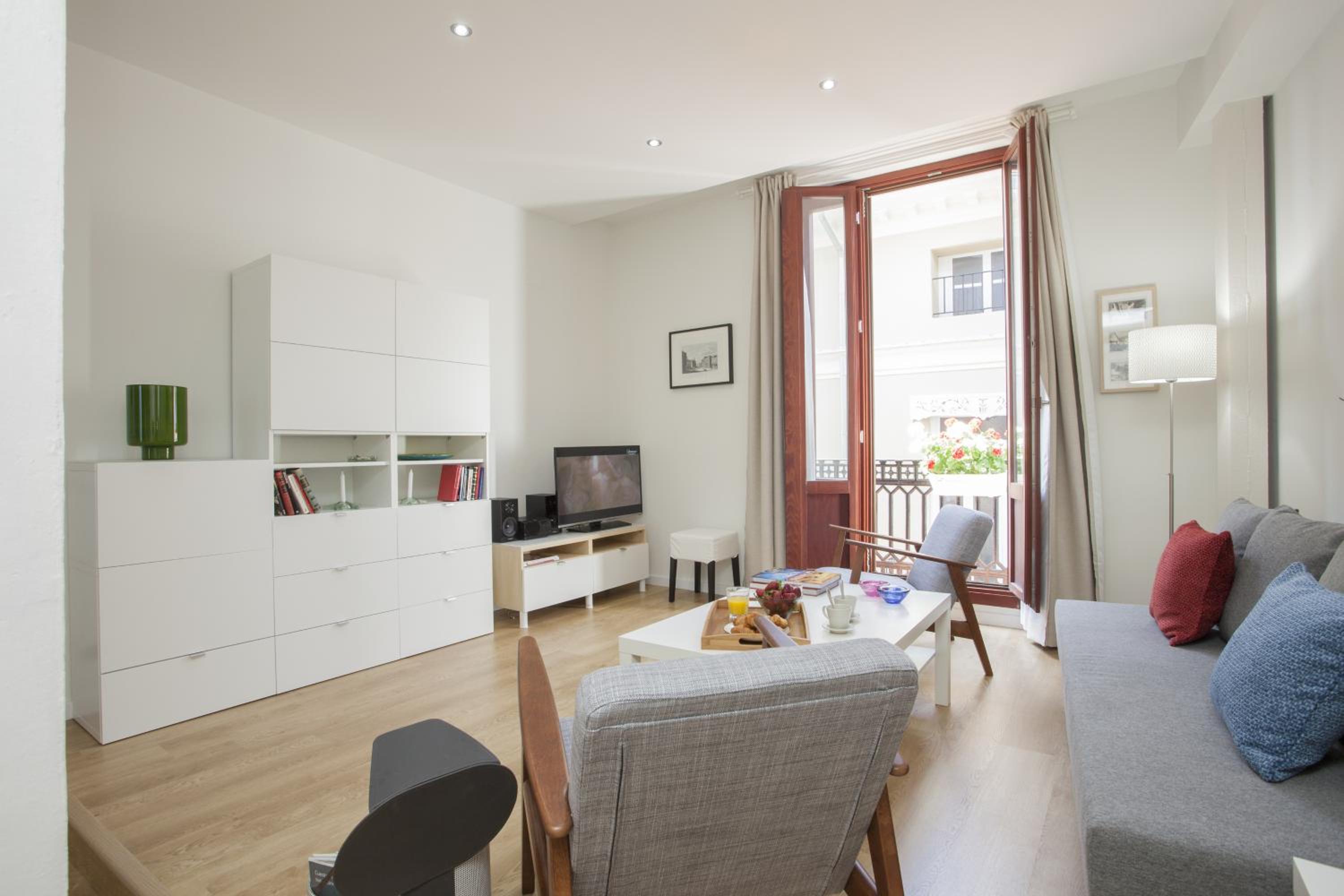 Apartamento de una habitación con balcón