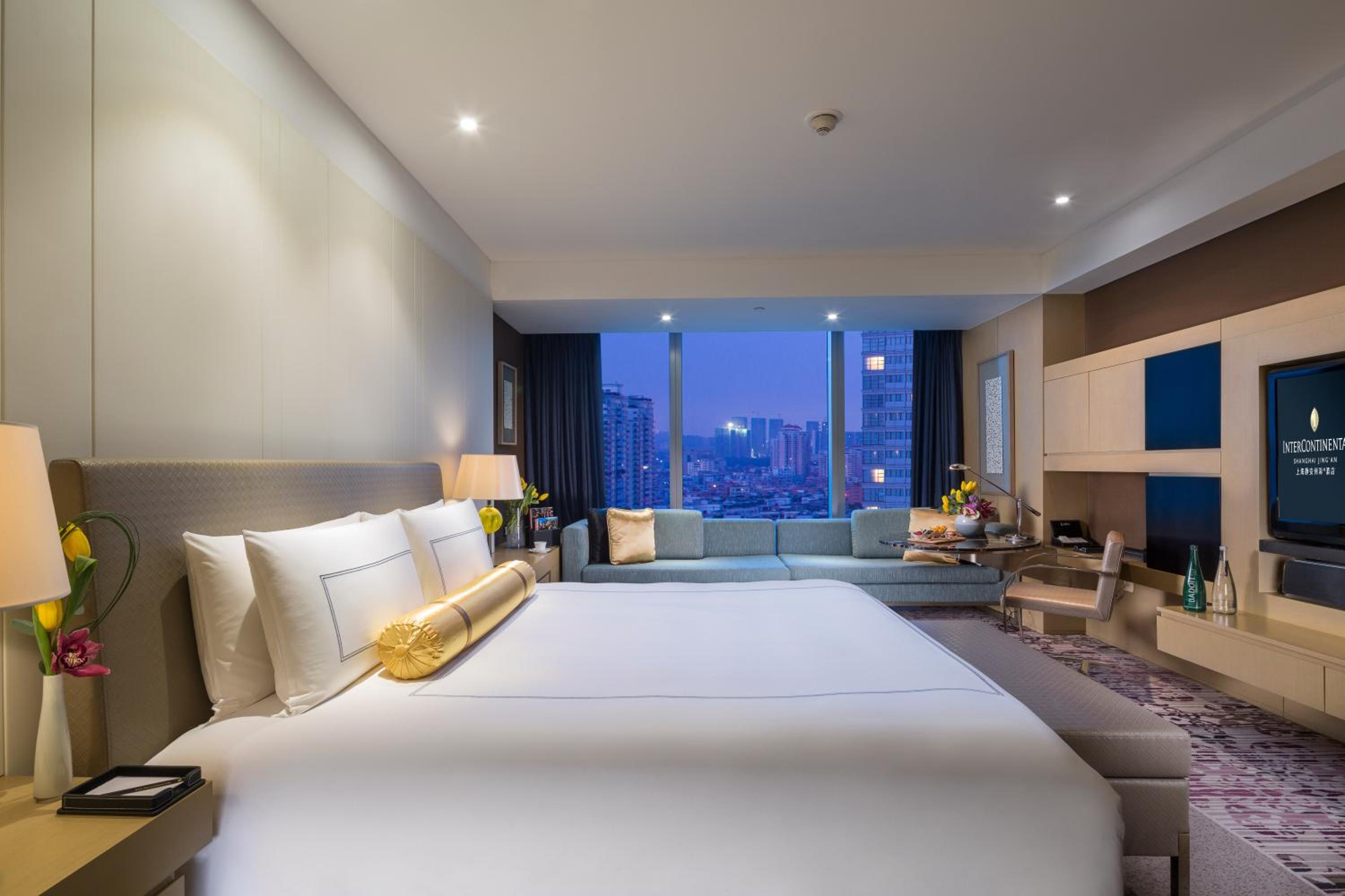 Classic King Room with City View