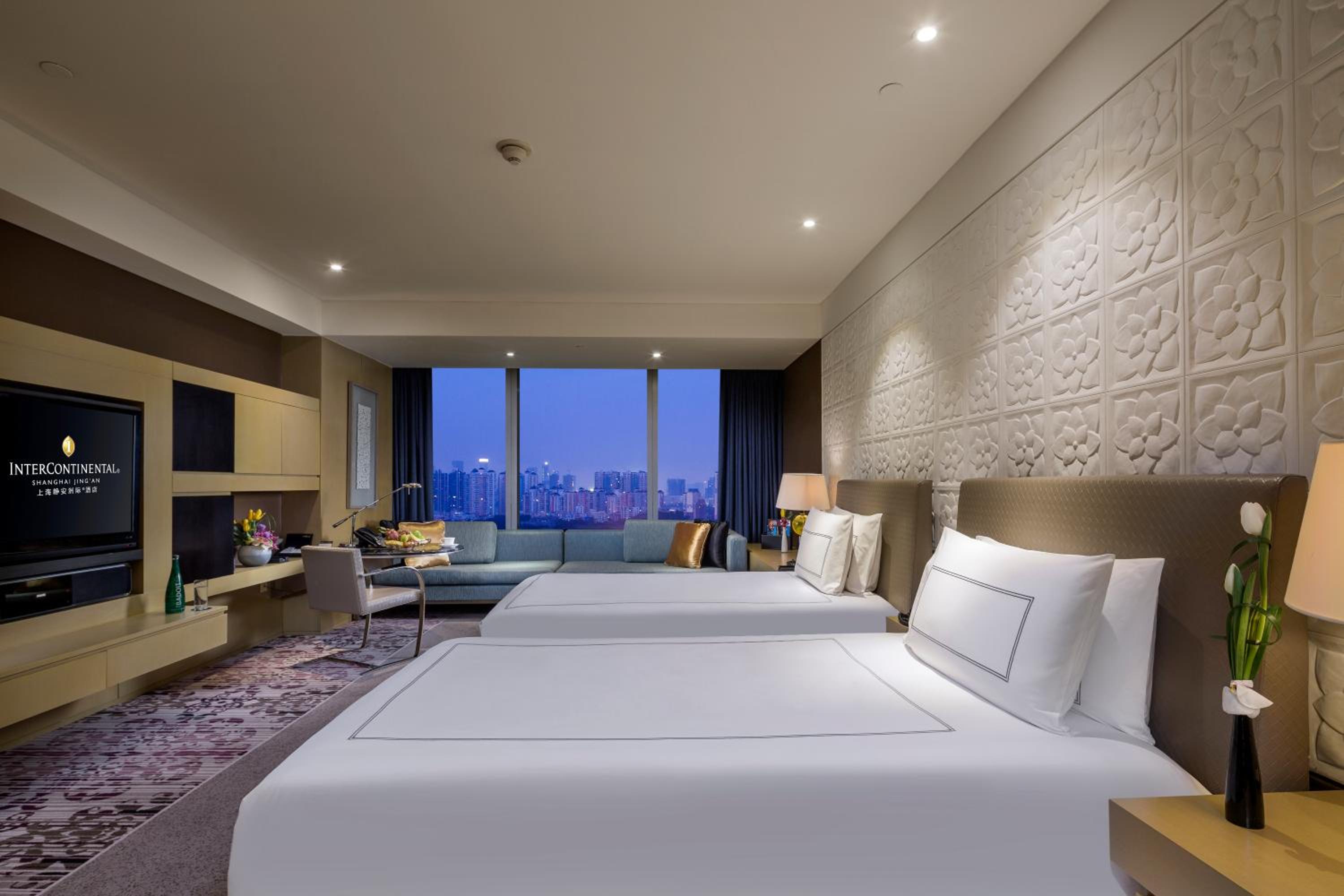 Classic Twin Room with City View
