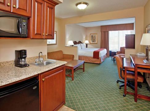Double Suite - Mobility Access Tub/Non-Smoking