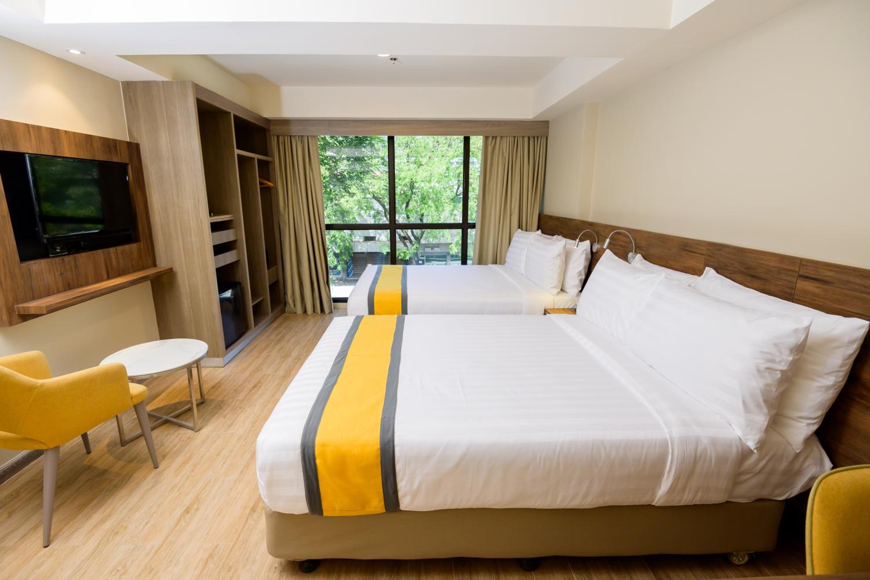 Premier Double Room with Two Double Beds - Non-Smoking - Photo 3