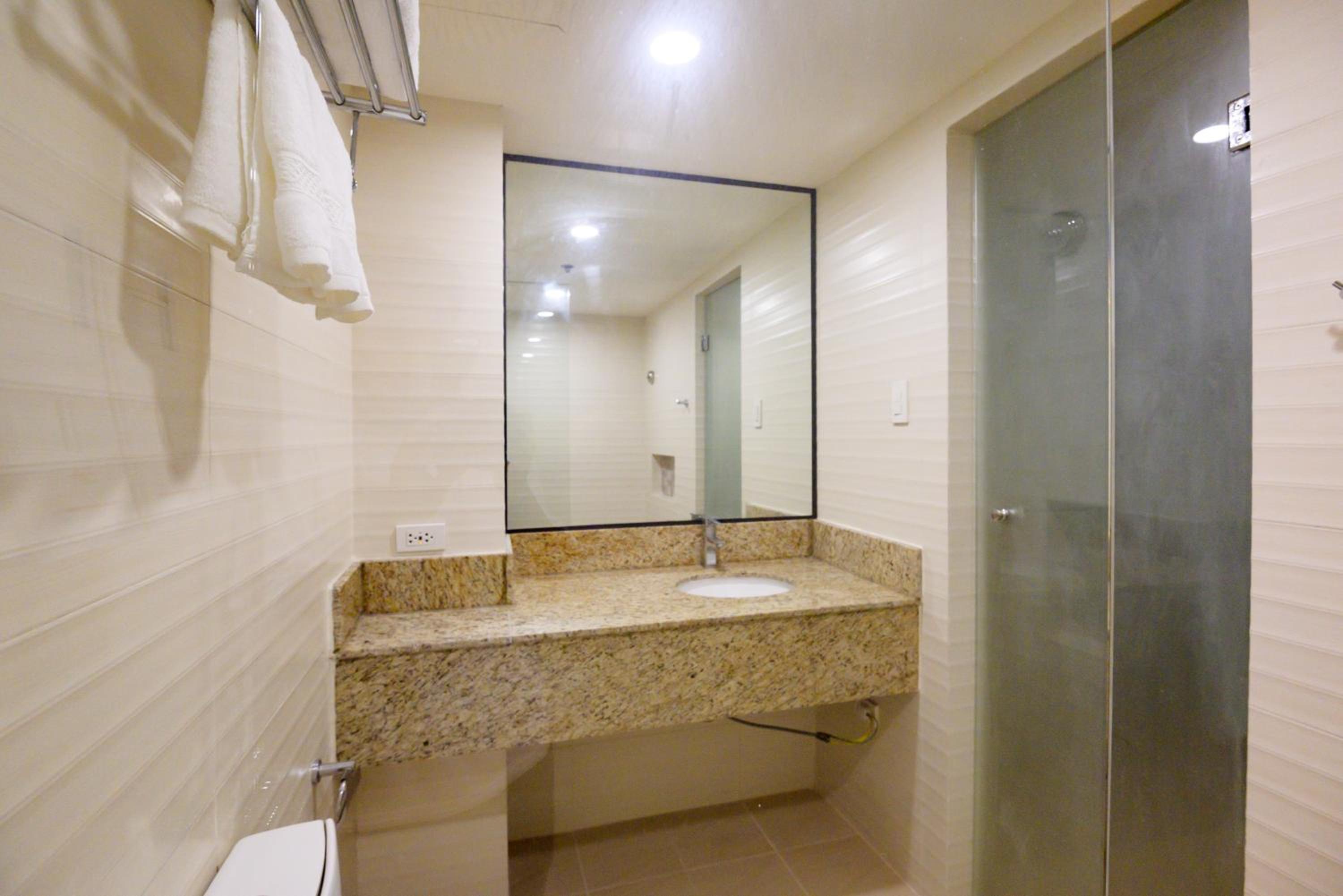 Premier Triple Room with Three Single Beds - Non-Smoking - Photo 2