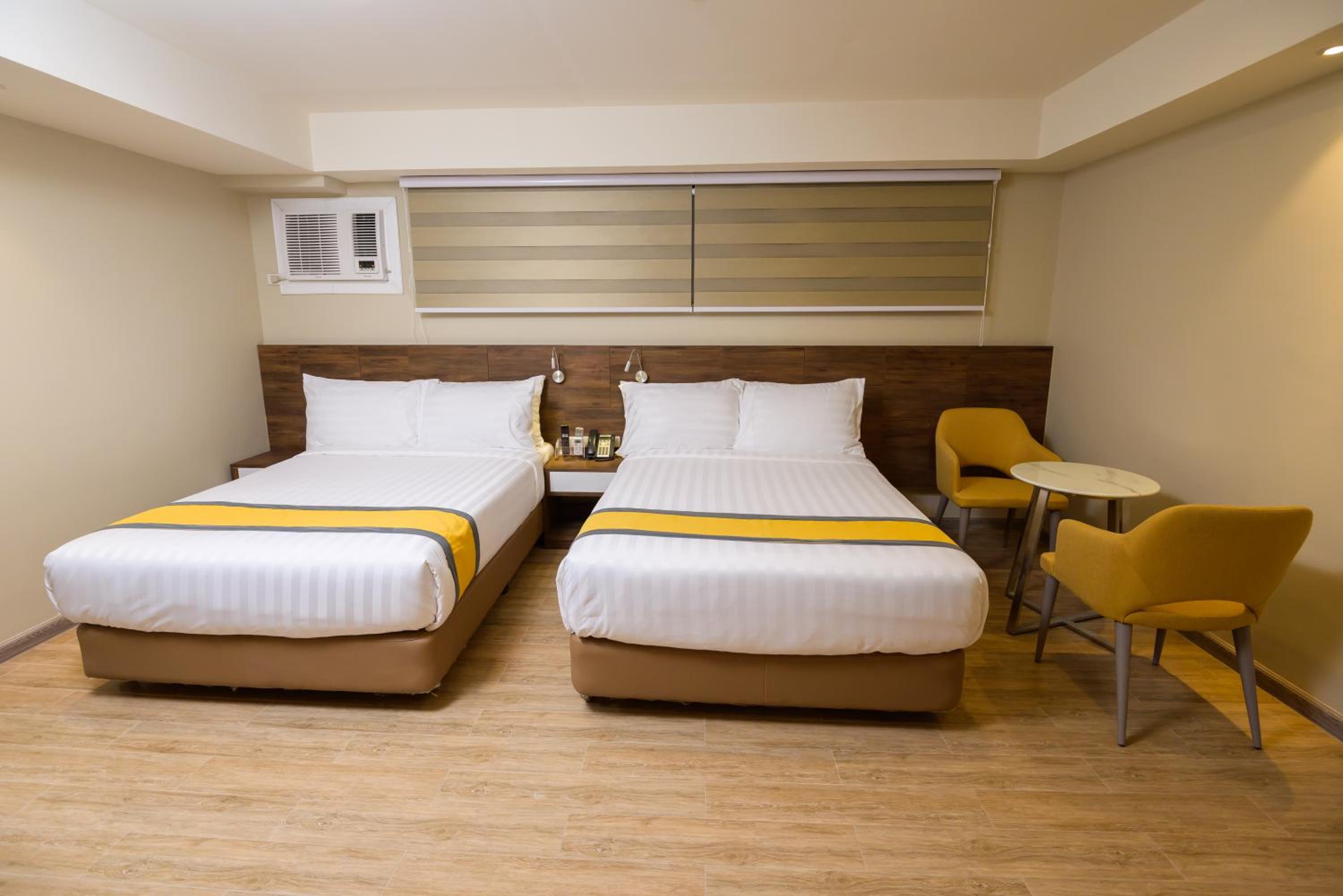 Premier Suite with Two Double Beds - Non-Smoking - Photo 3