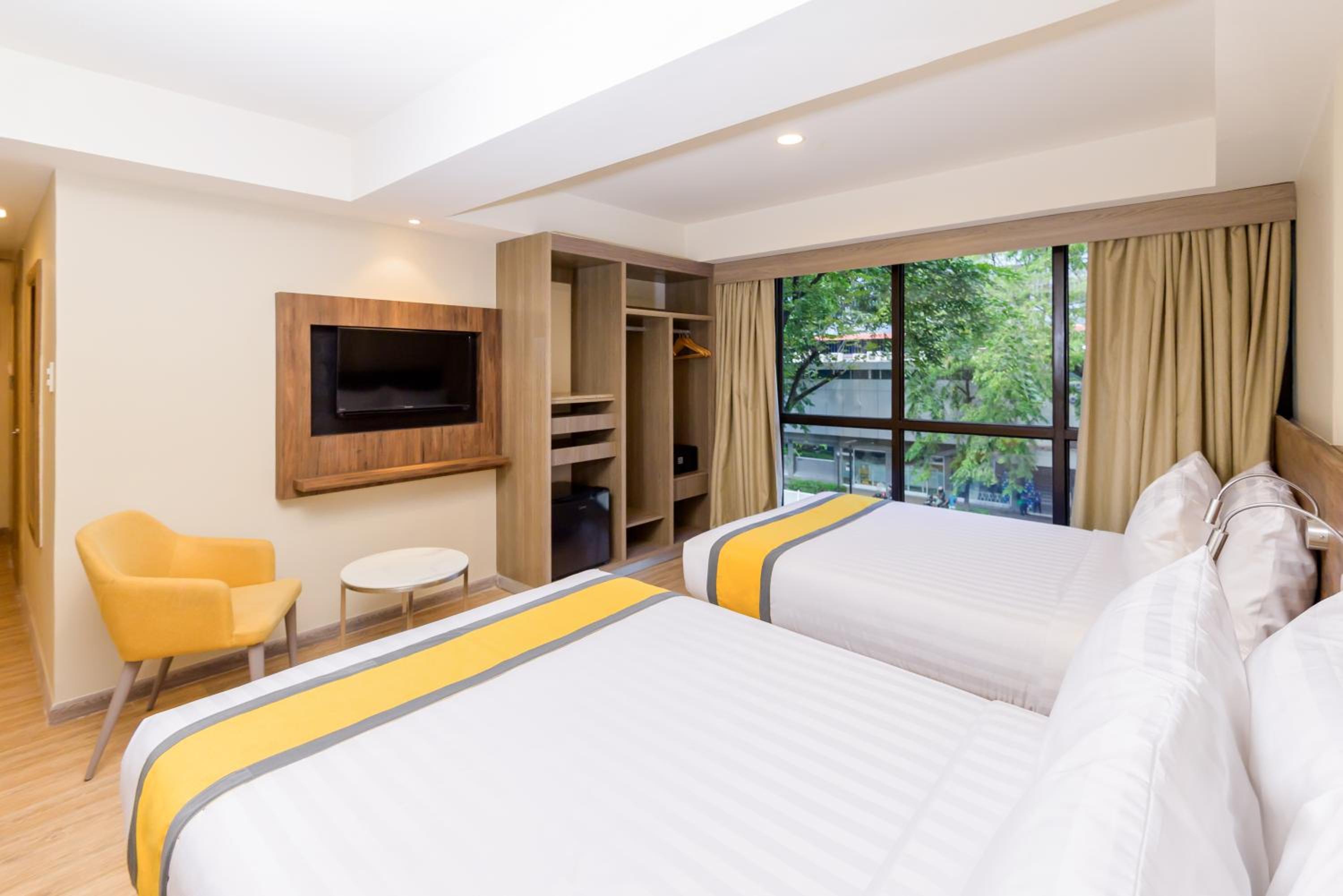 Premier Double Room with Two Double Beds - Non-Smoking - Photo 6