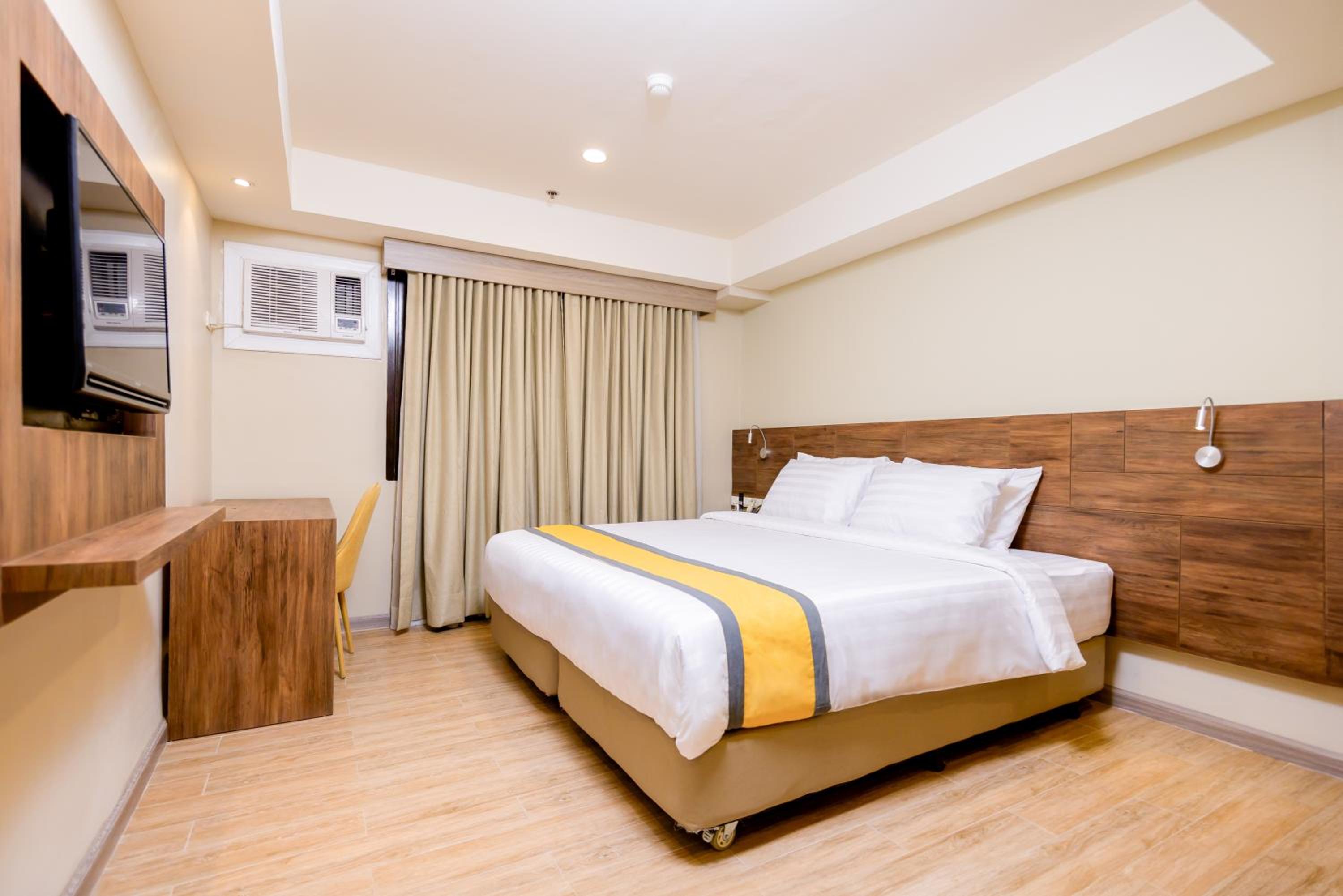 Superior King Room - Non-Smoking - Photo 4