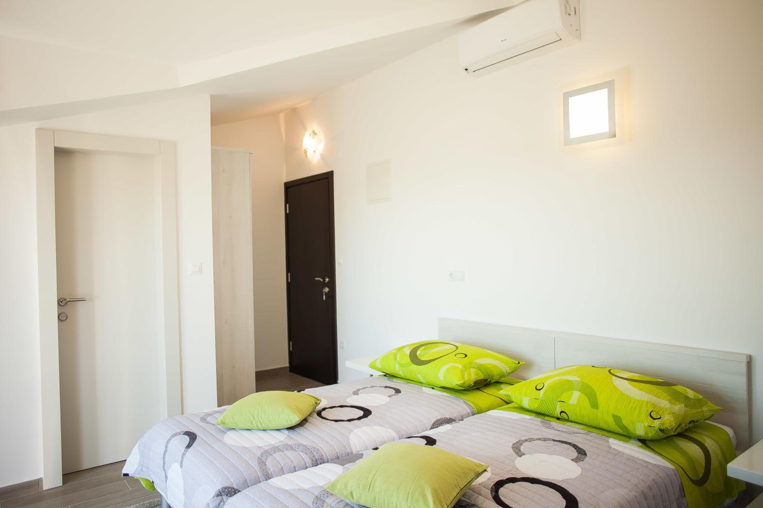 Studio with Balcony - Photo 3