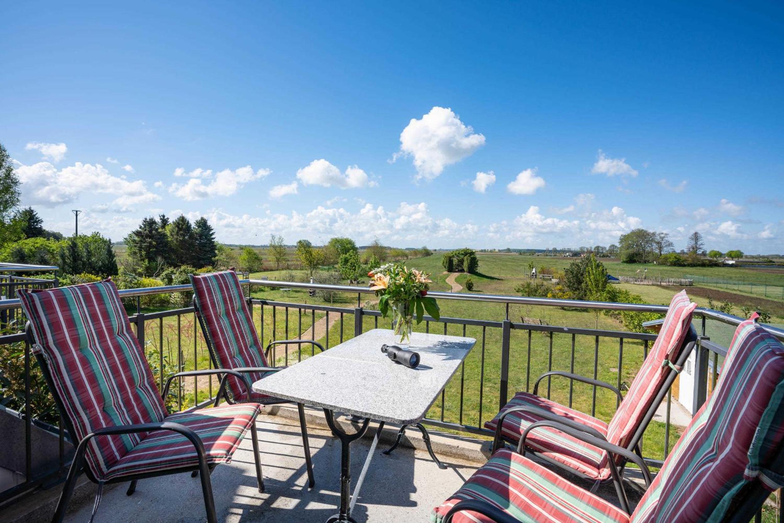One-Bedroom Apartment with Balcony photo 3