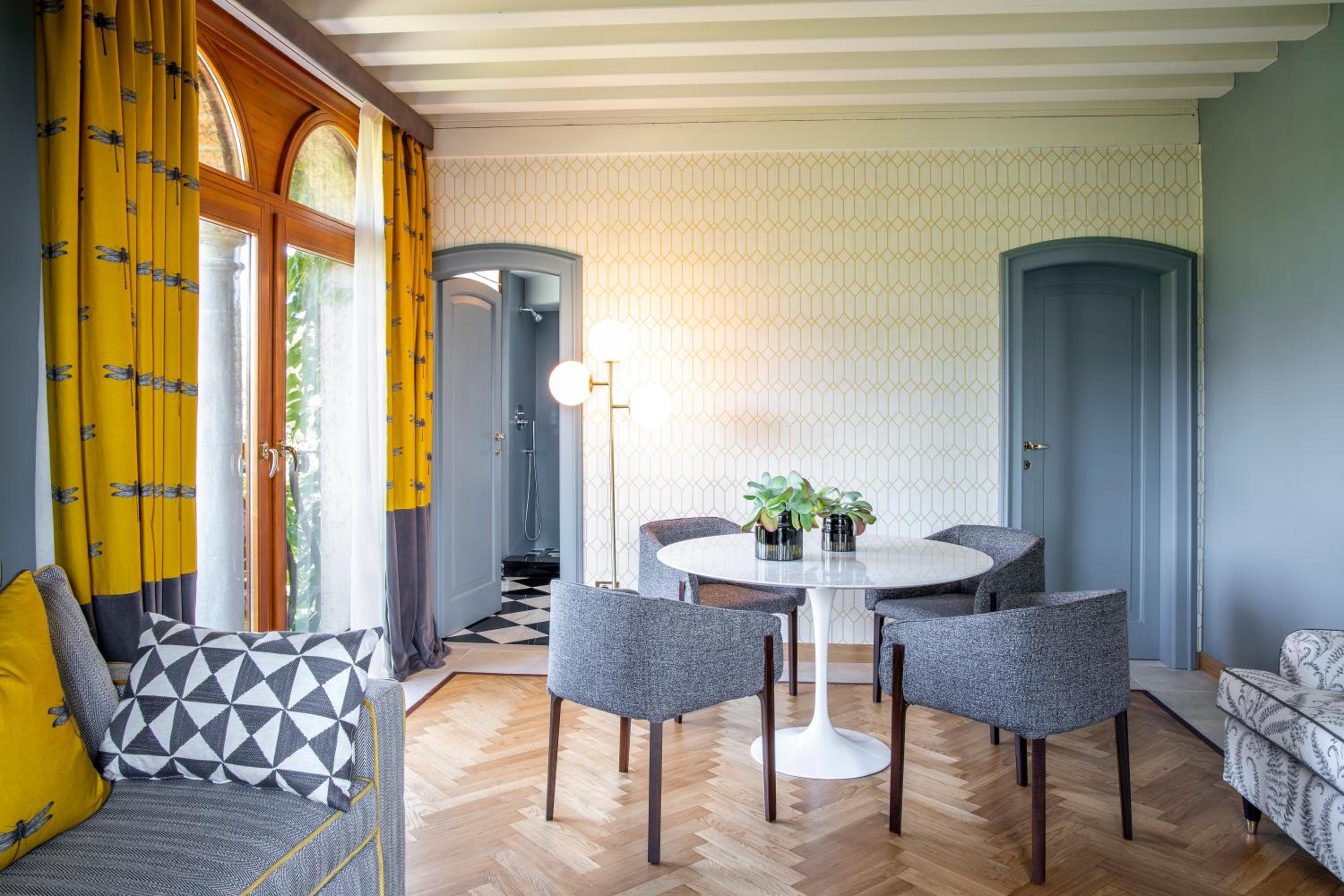 Suite - Photo 2