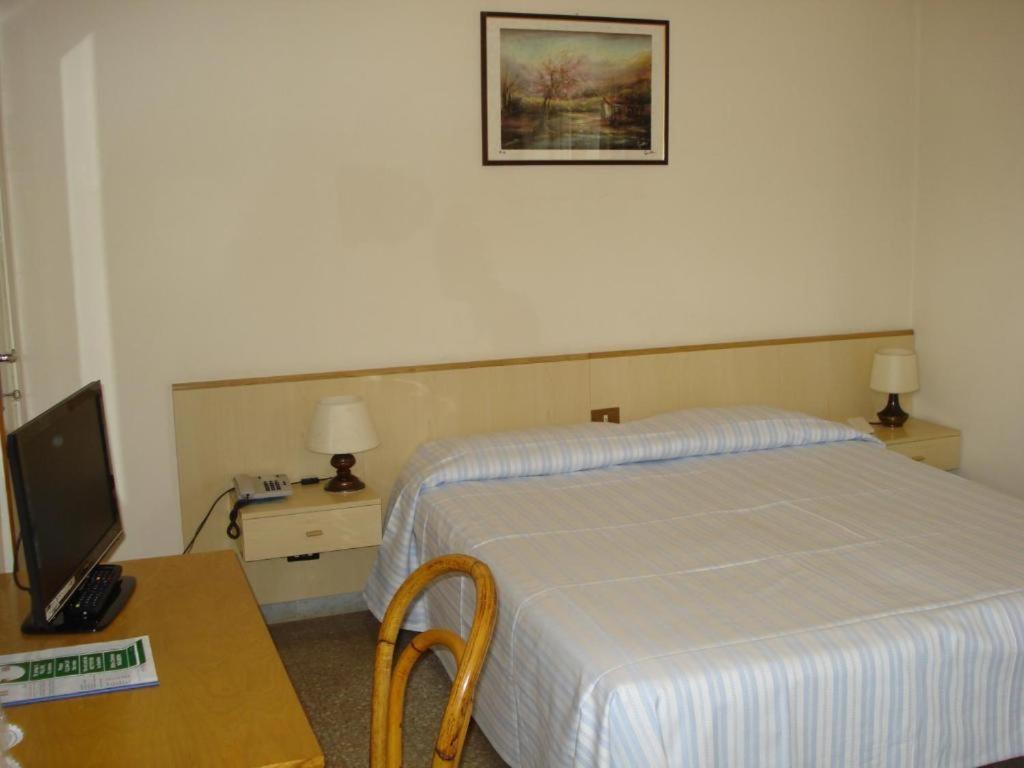 Economy Double or Twin Room photo 2