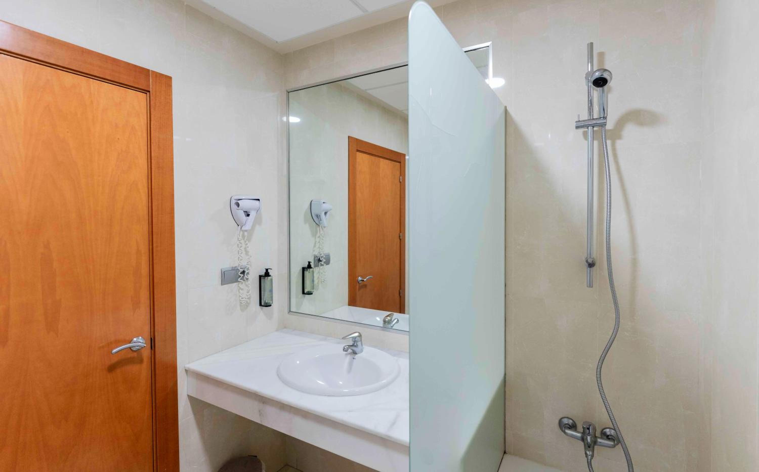 Double or Twin Room - Photo 3