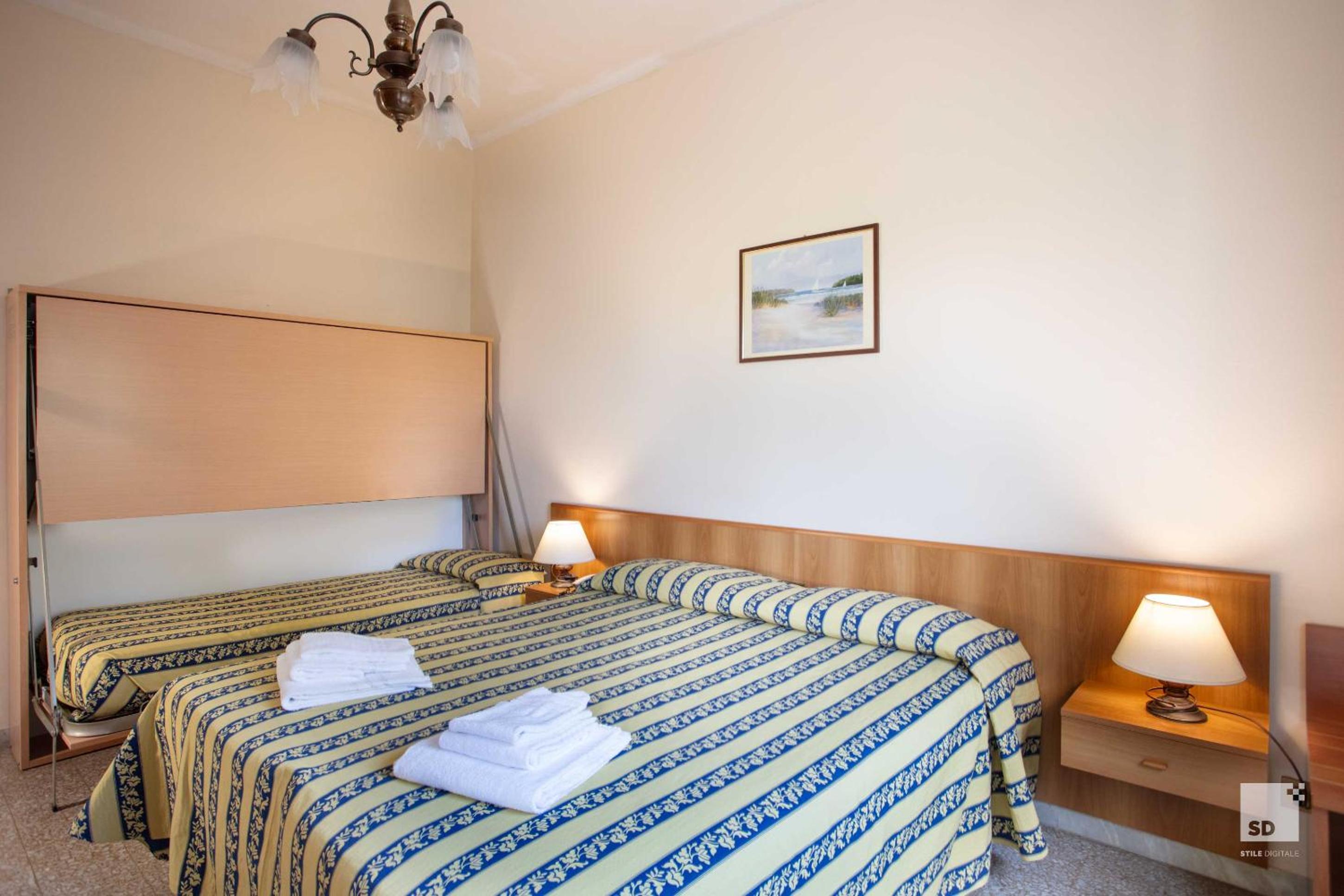 Economy Triple Room photo 2