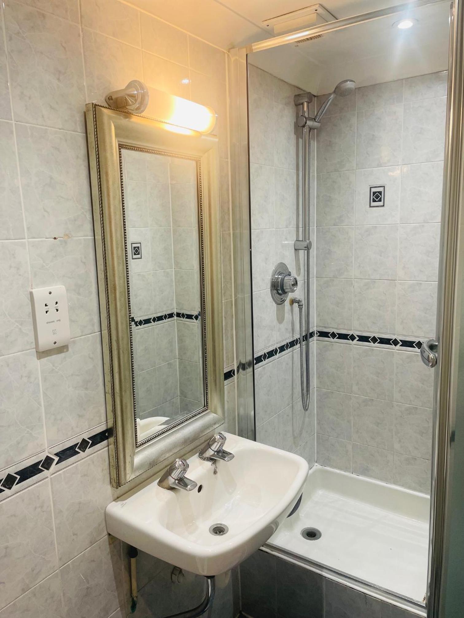Single Room photo 3