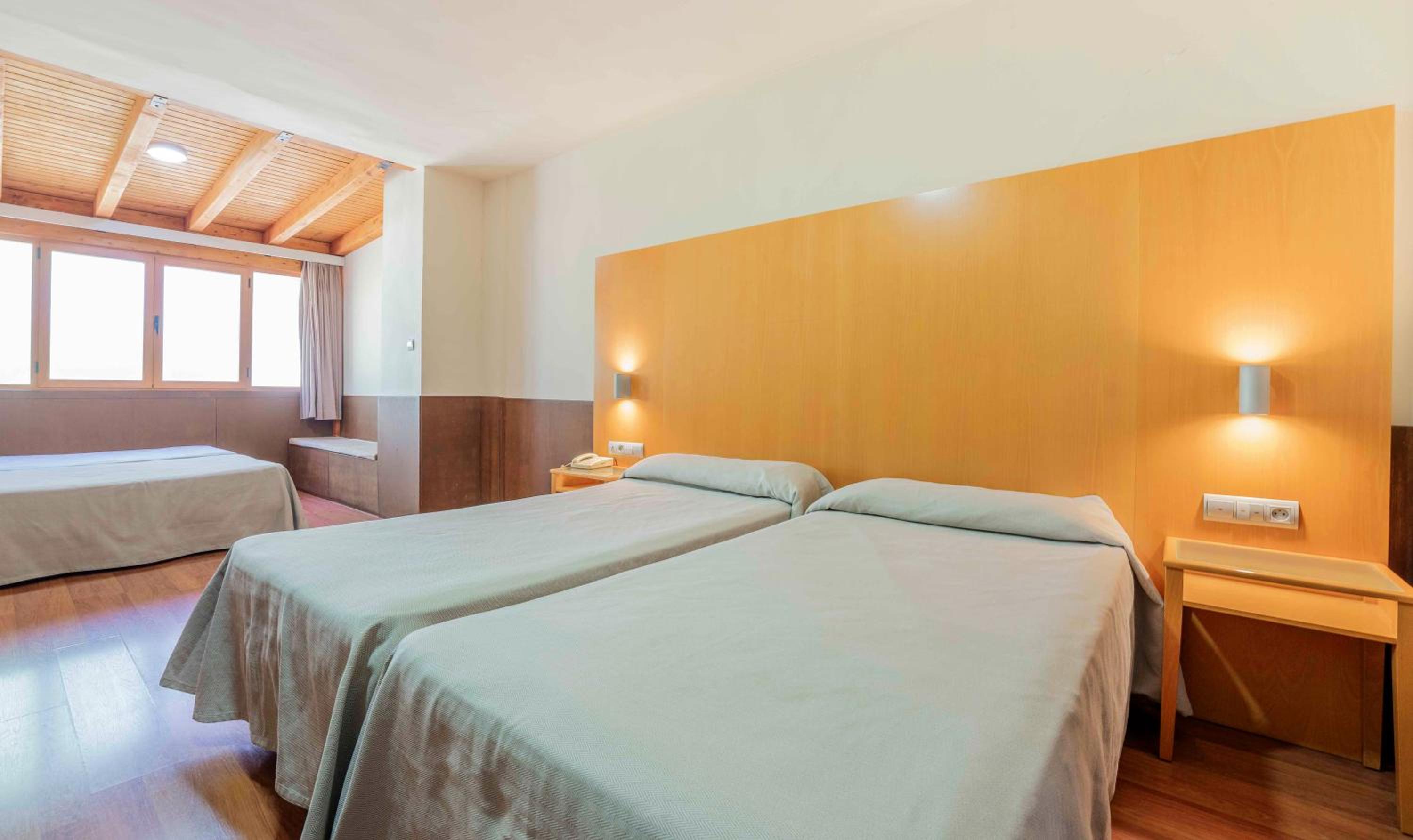 Quadruple Room - Photo 1