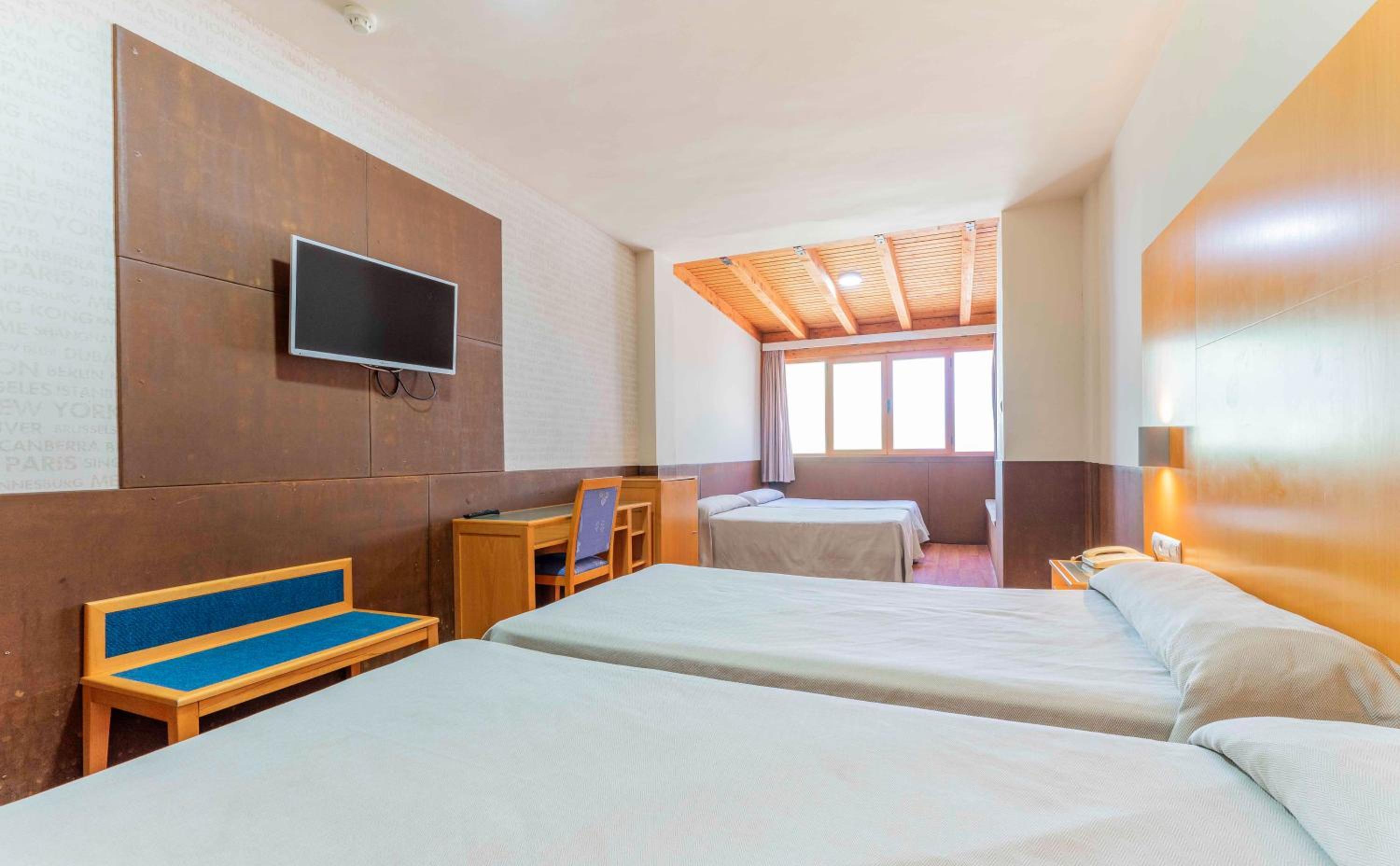 Quadruple Room - Photo 2