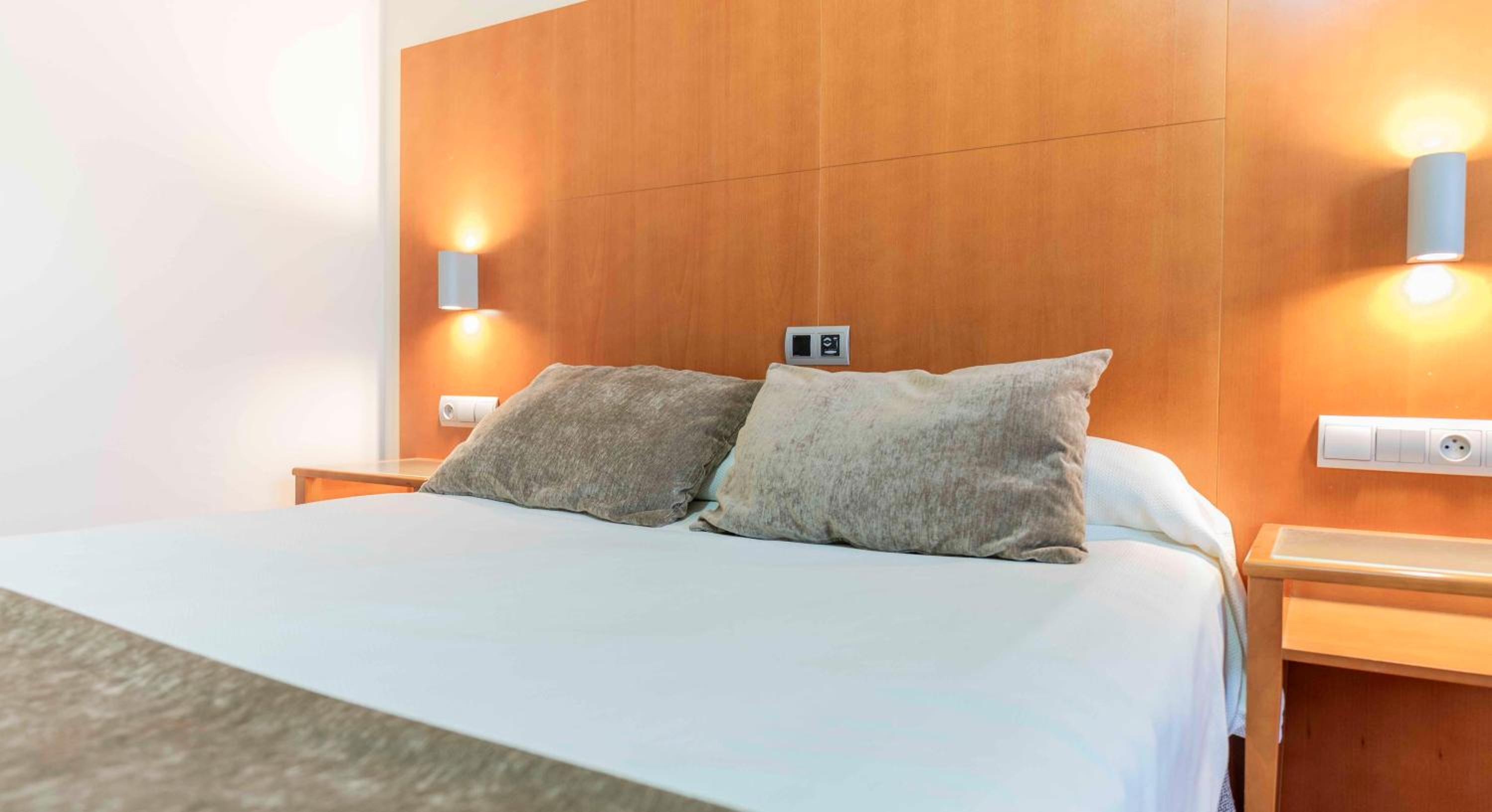 Double or Twin Room - Photo 5