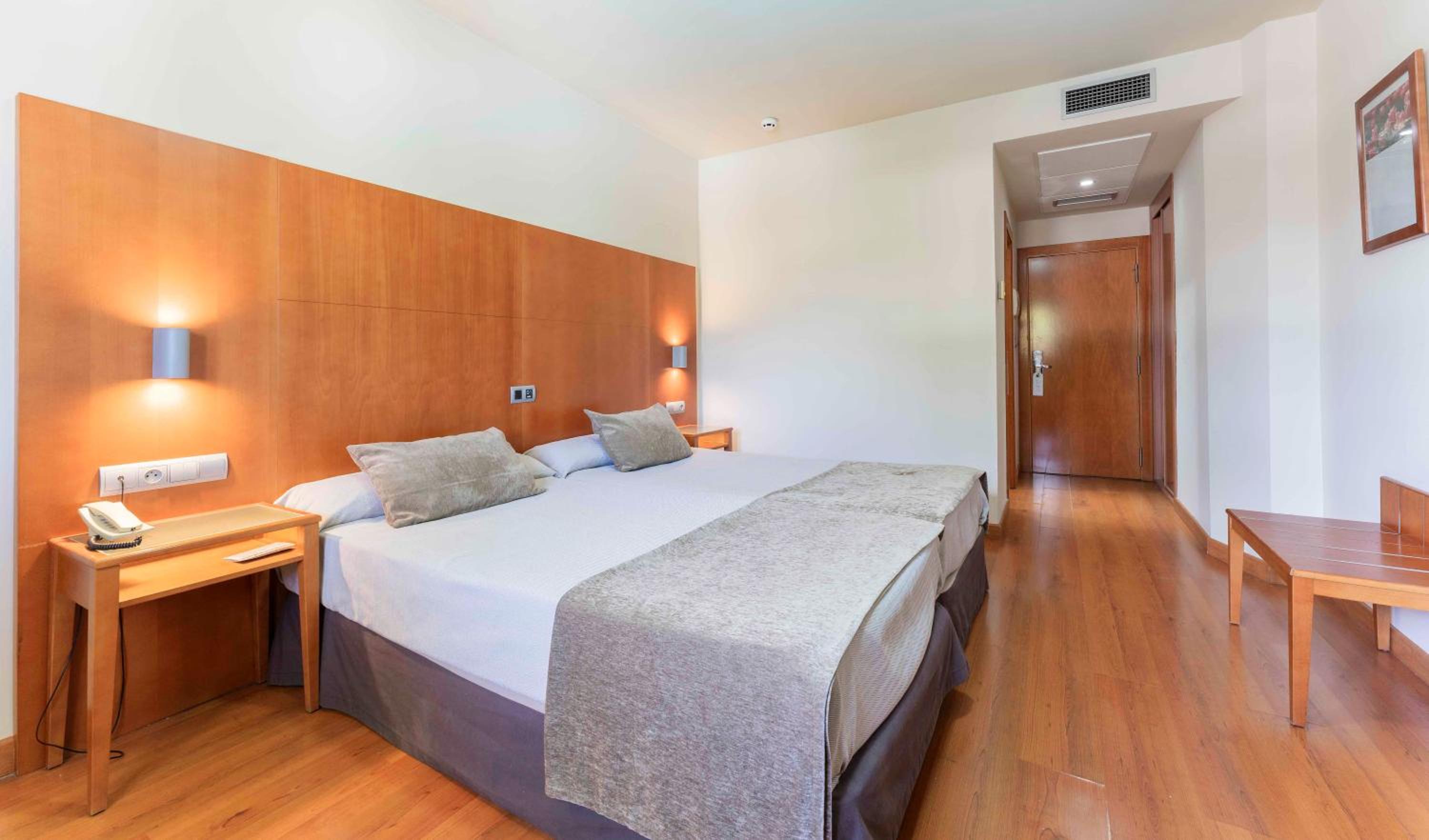 Double or Twin Room - Photo 9