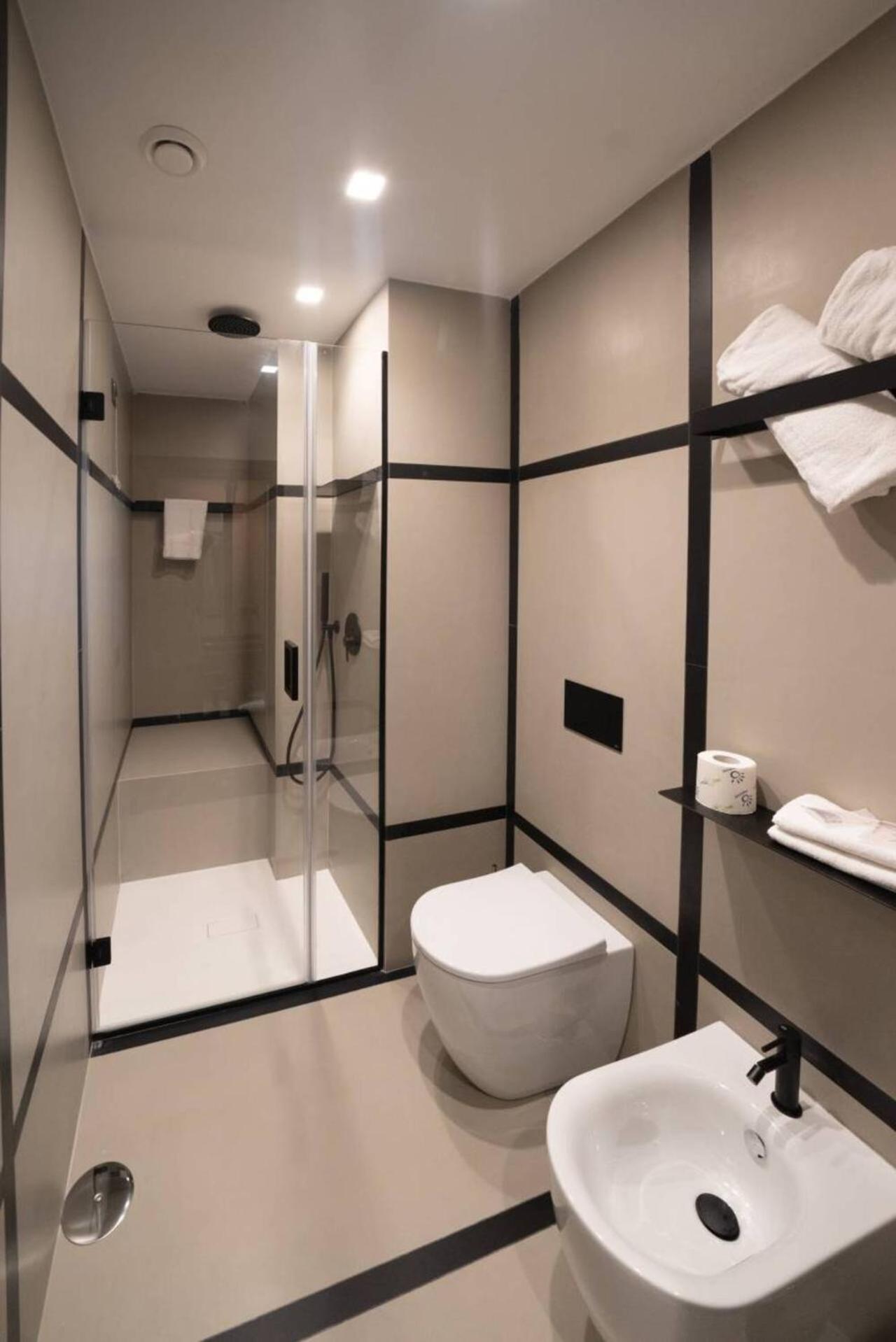 Executive Suite - Photo 20