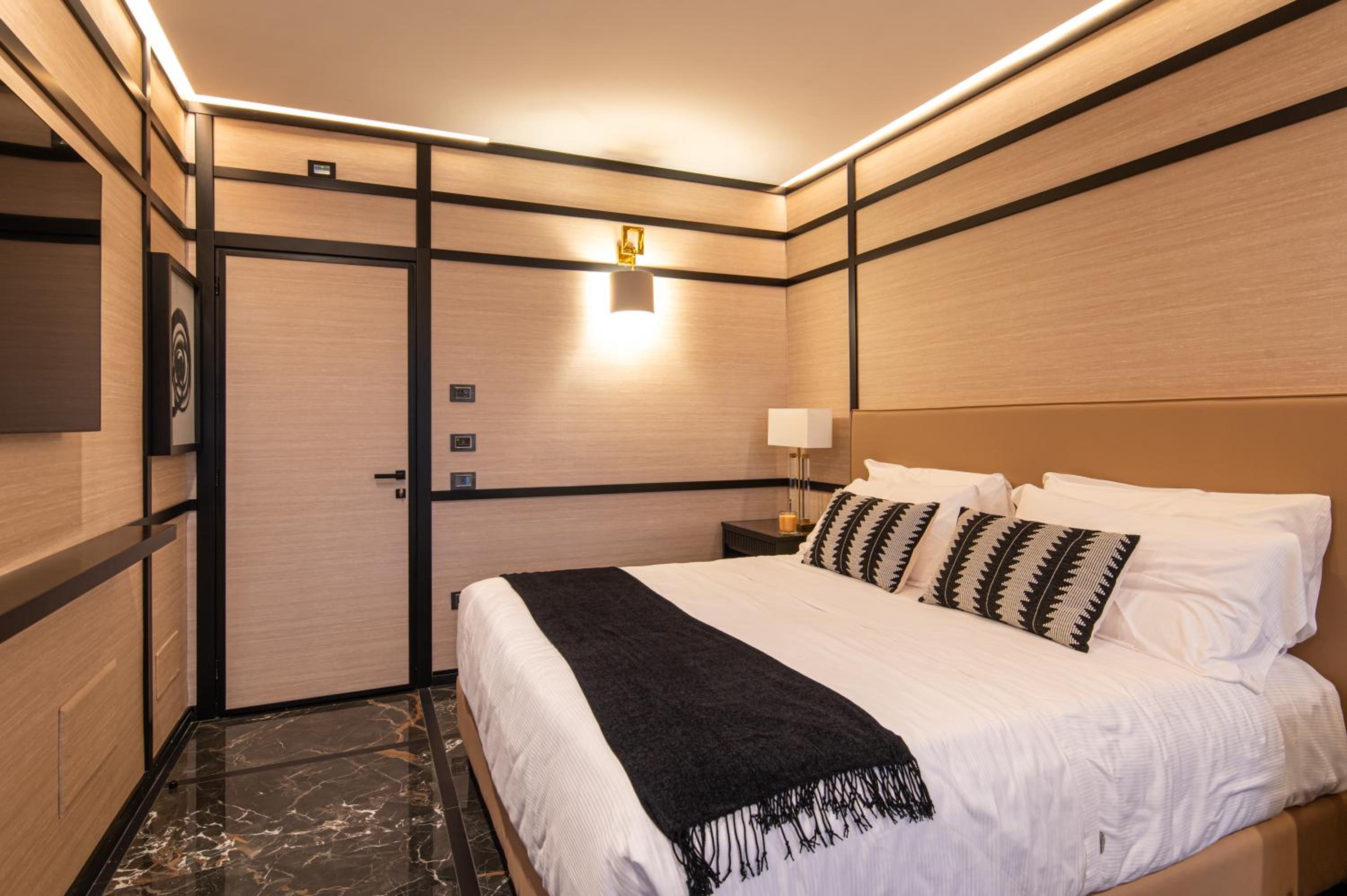 Executive Suite with Bathtub - Photo 6