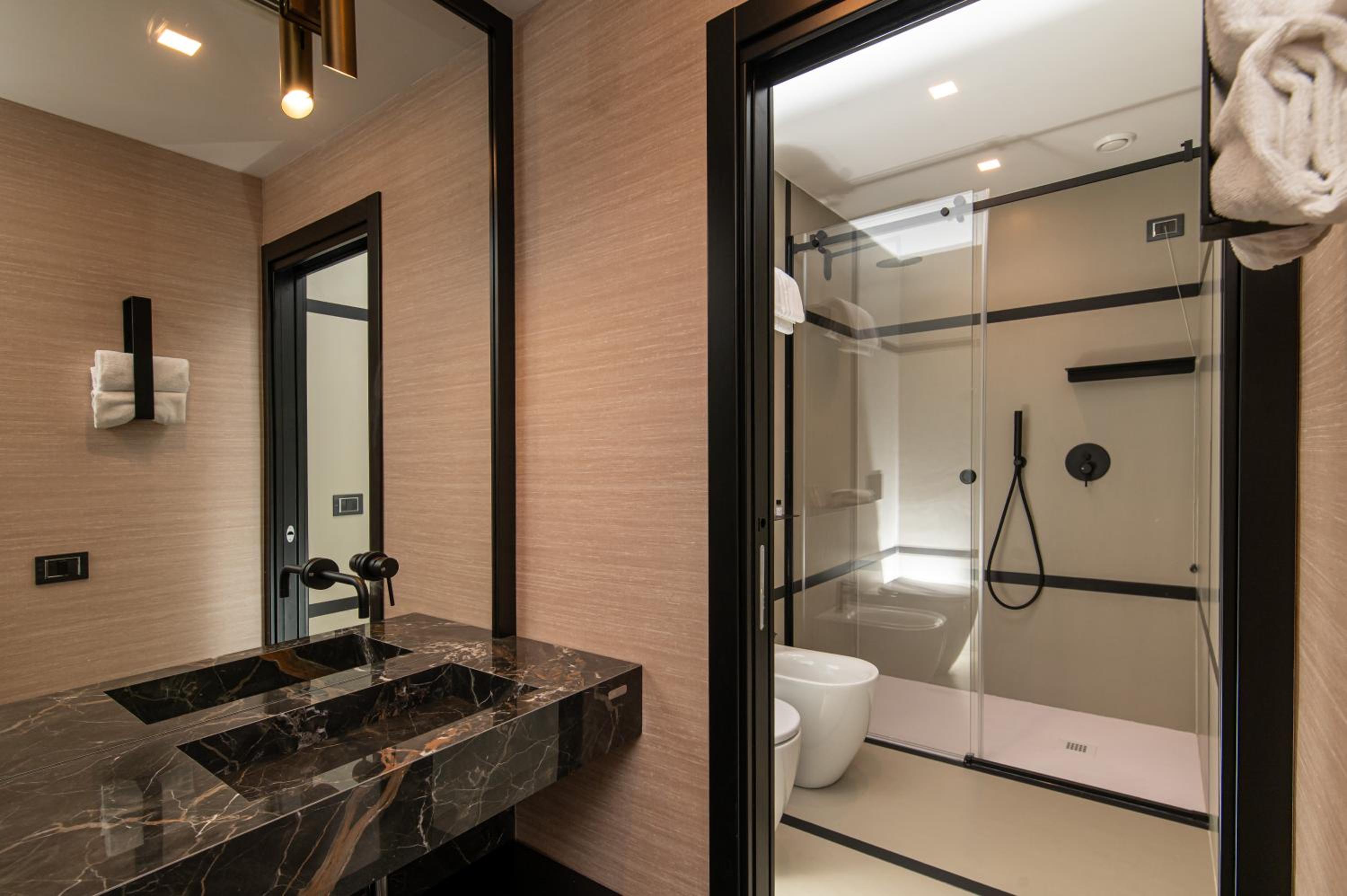 Executive Suite with Bathtub - Photo 7