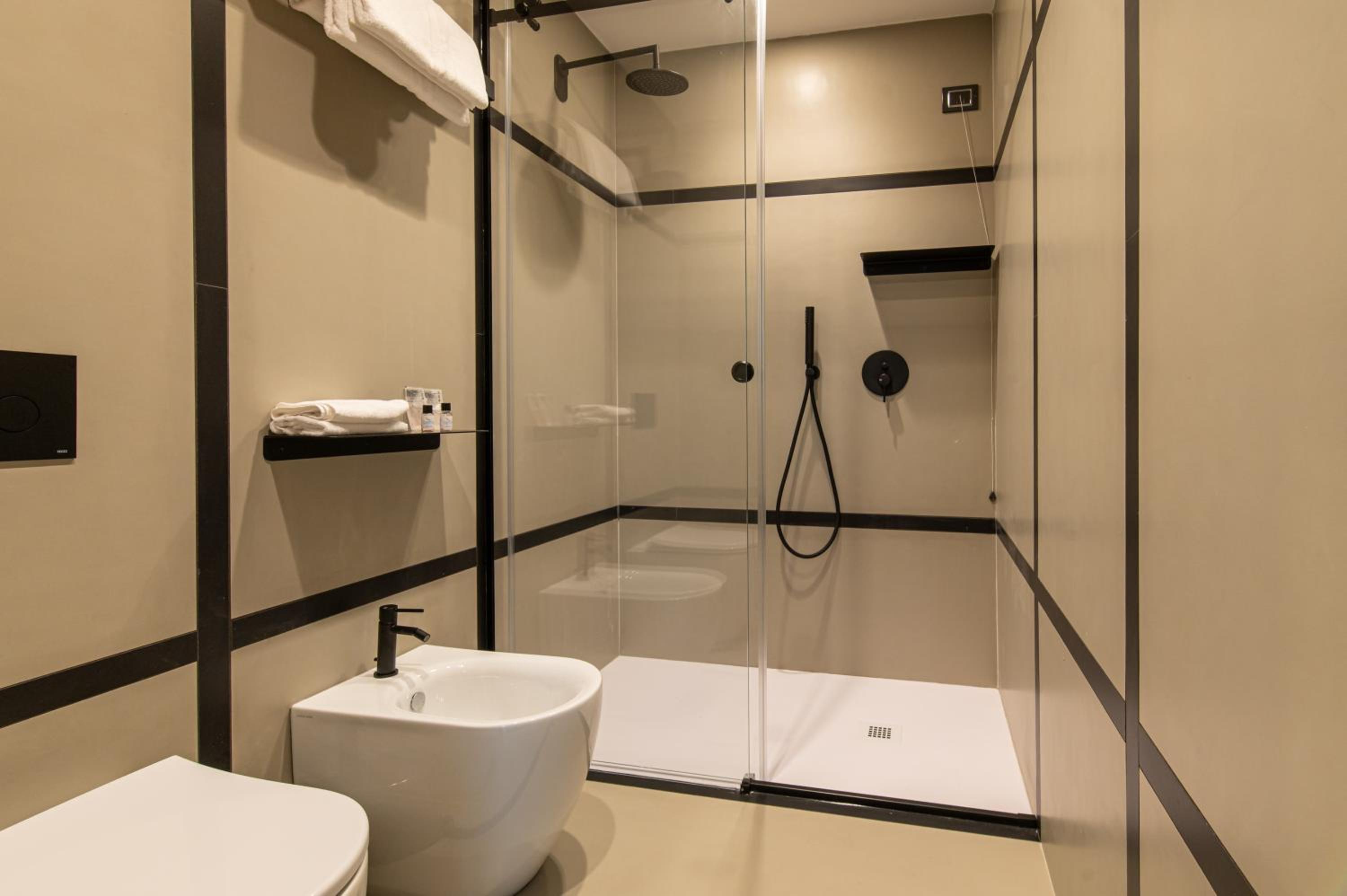 Executive Suite with Bathtub - Photo 4