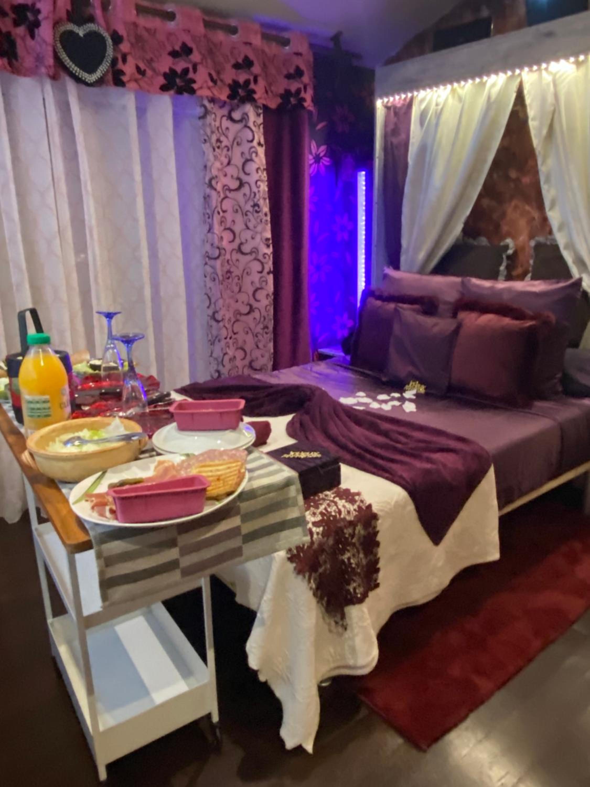 Suite with Spa Access photo 1