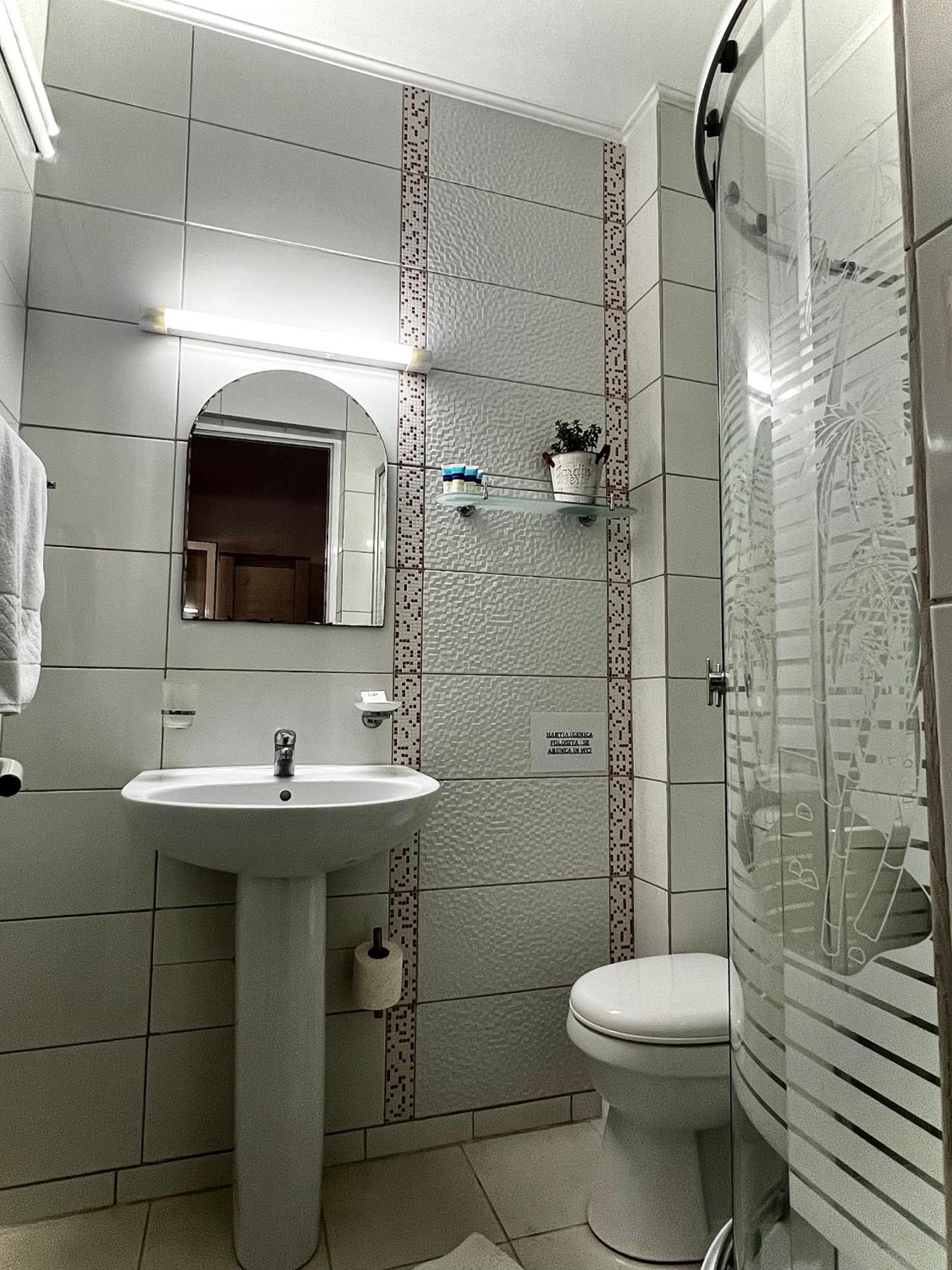 Double Room with Private Bathroom photo 2