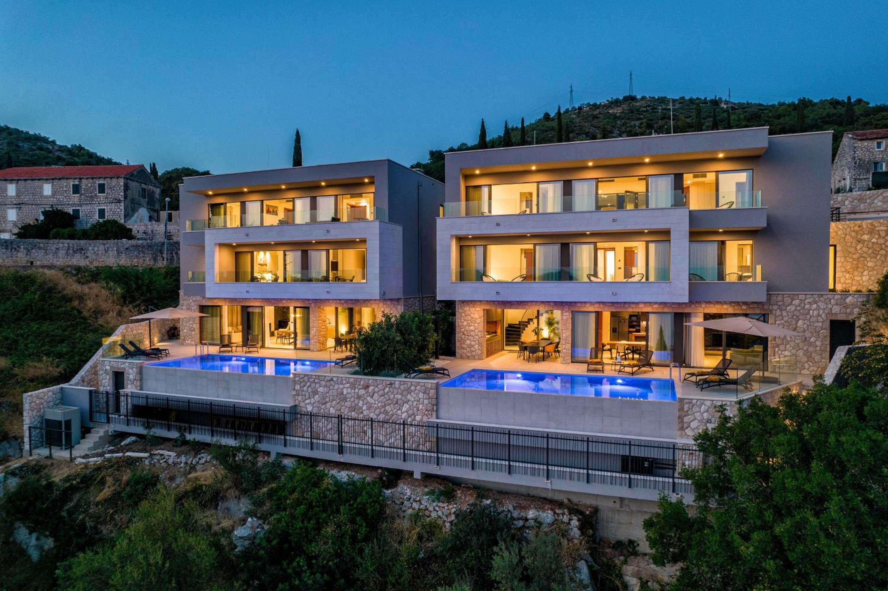 Five-Bedroom Villa photo 3