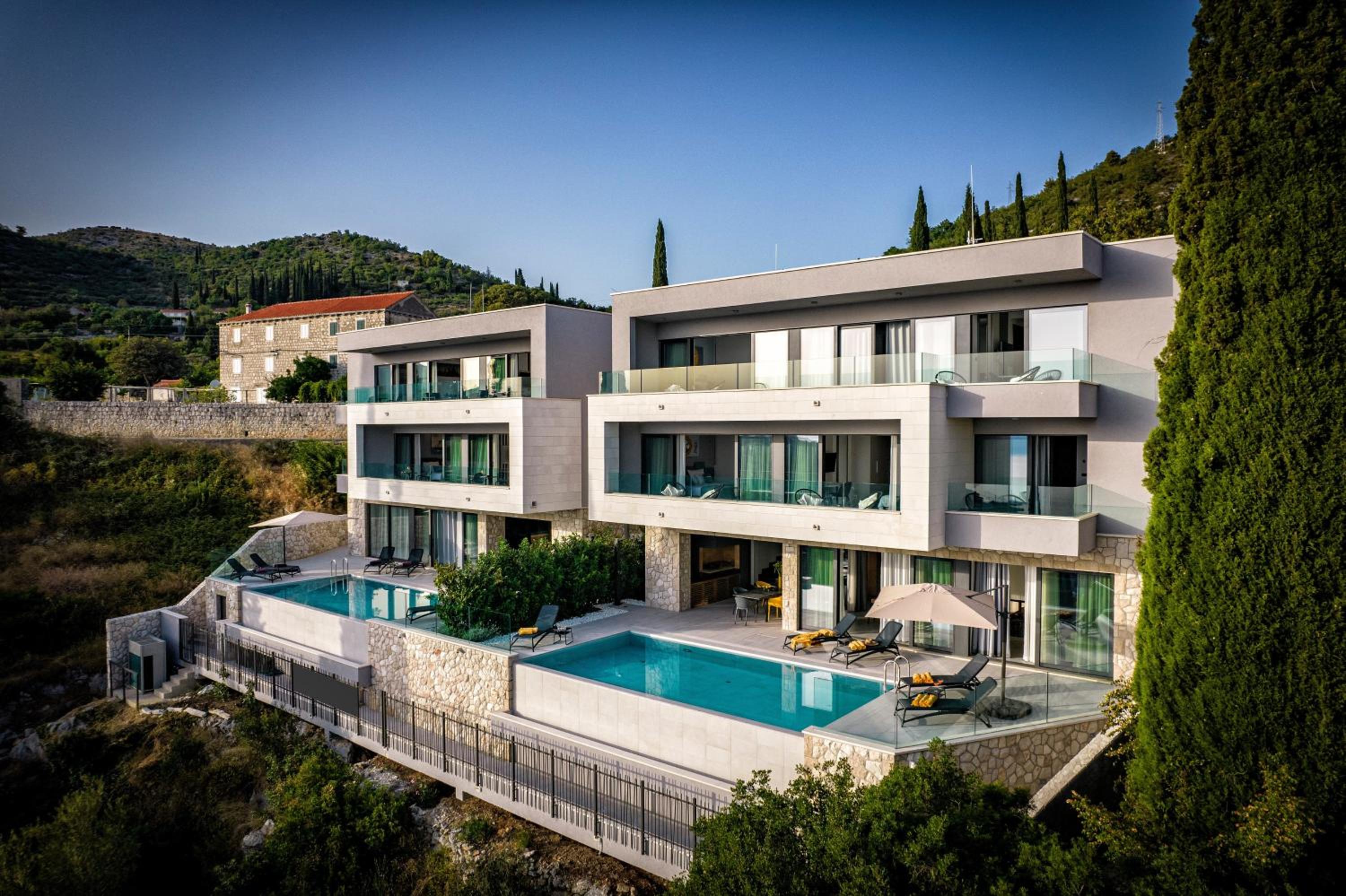 Five-Bedroom Villa photo 2