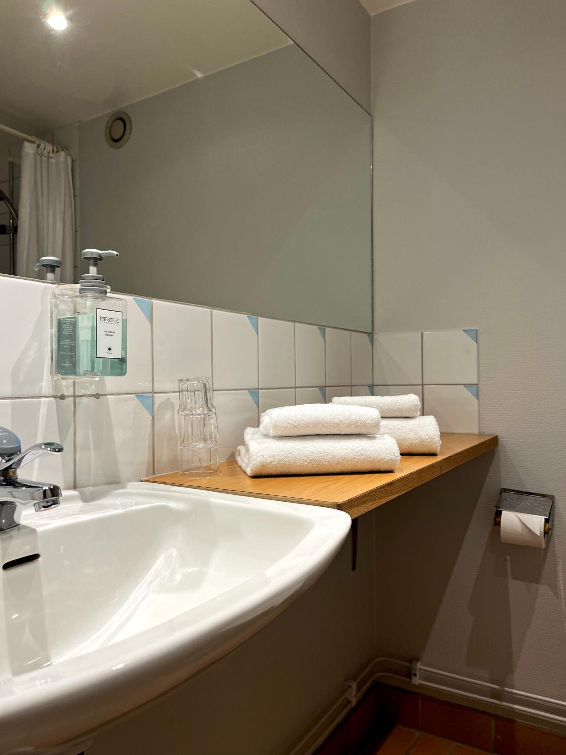 Standard Double Room - Photo 4