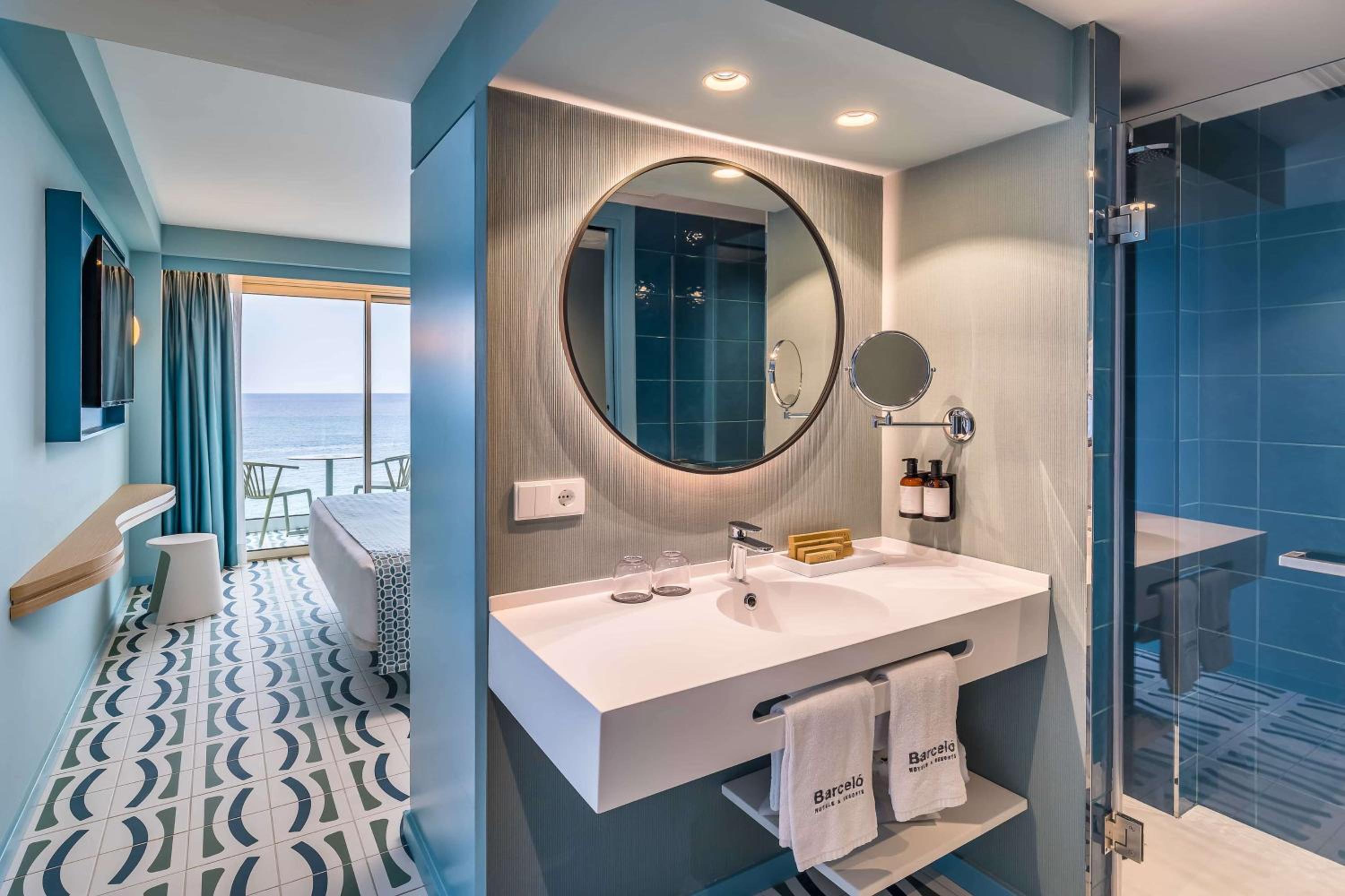 Superior Double or Twin Room with Sea View - Photo 3