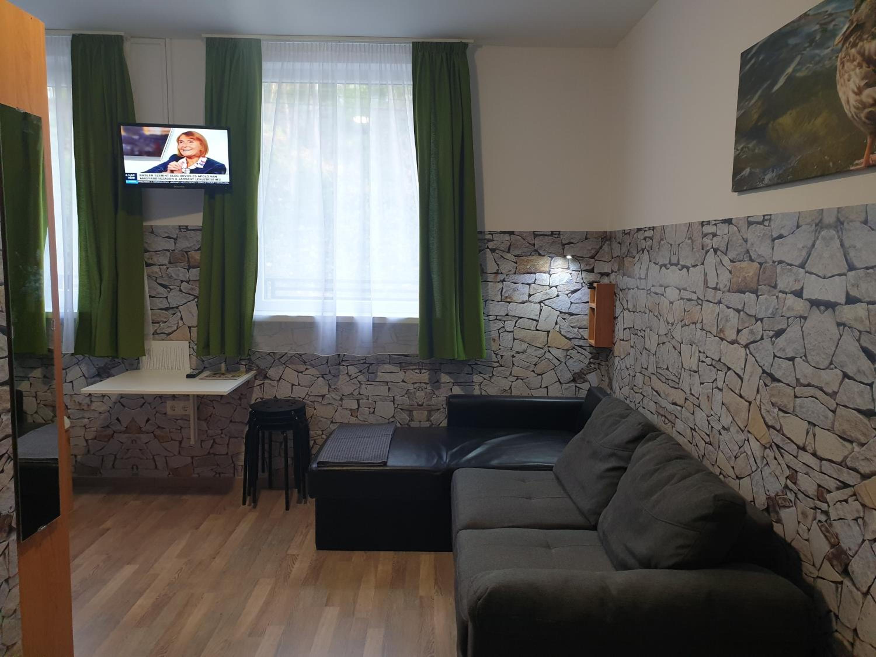 Quadruple Room with Private Bathroom - Photo 9