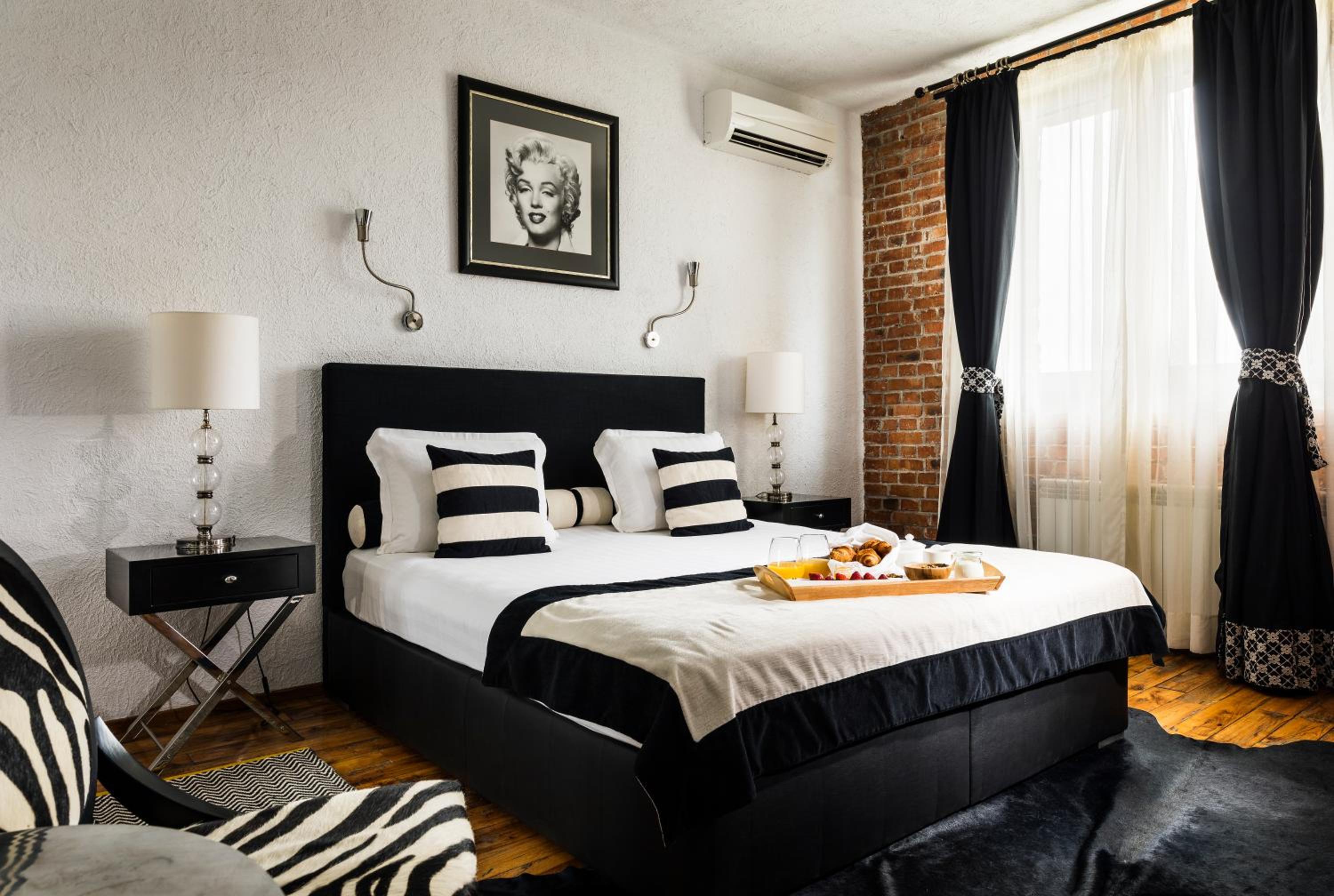 Boutique Room