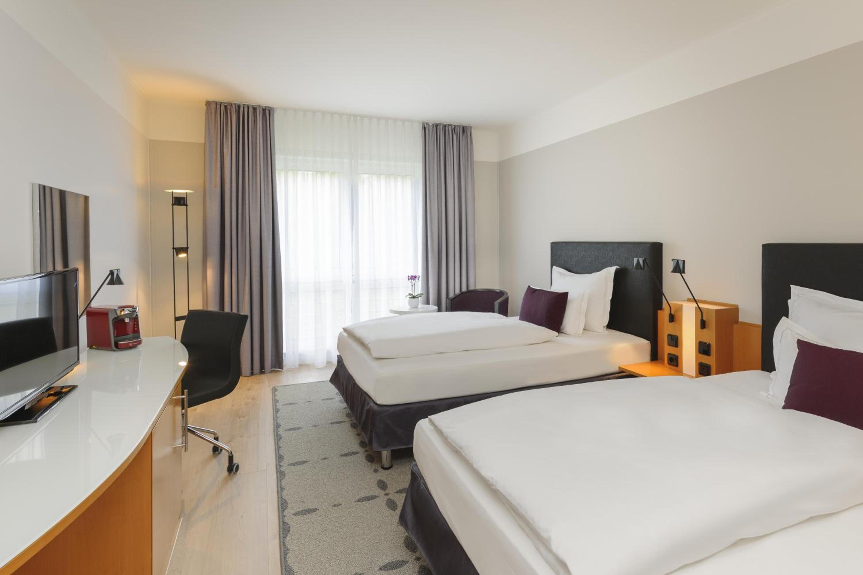 Standard Twin Room - Photo 1