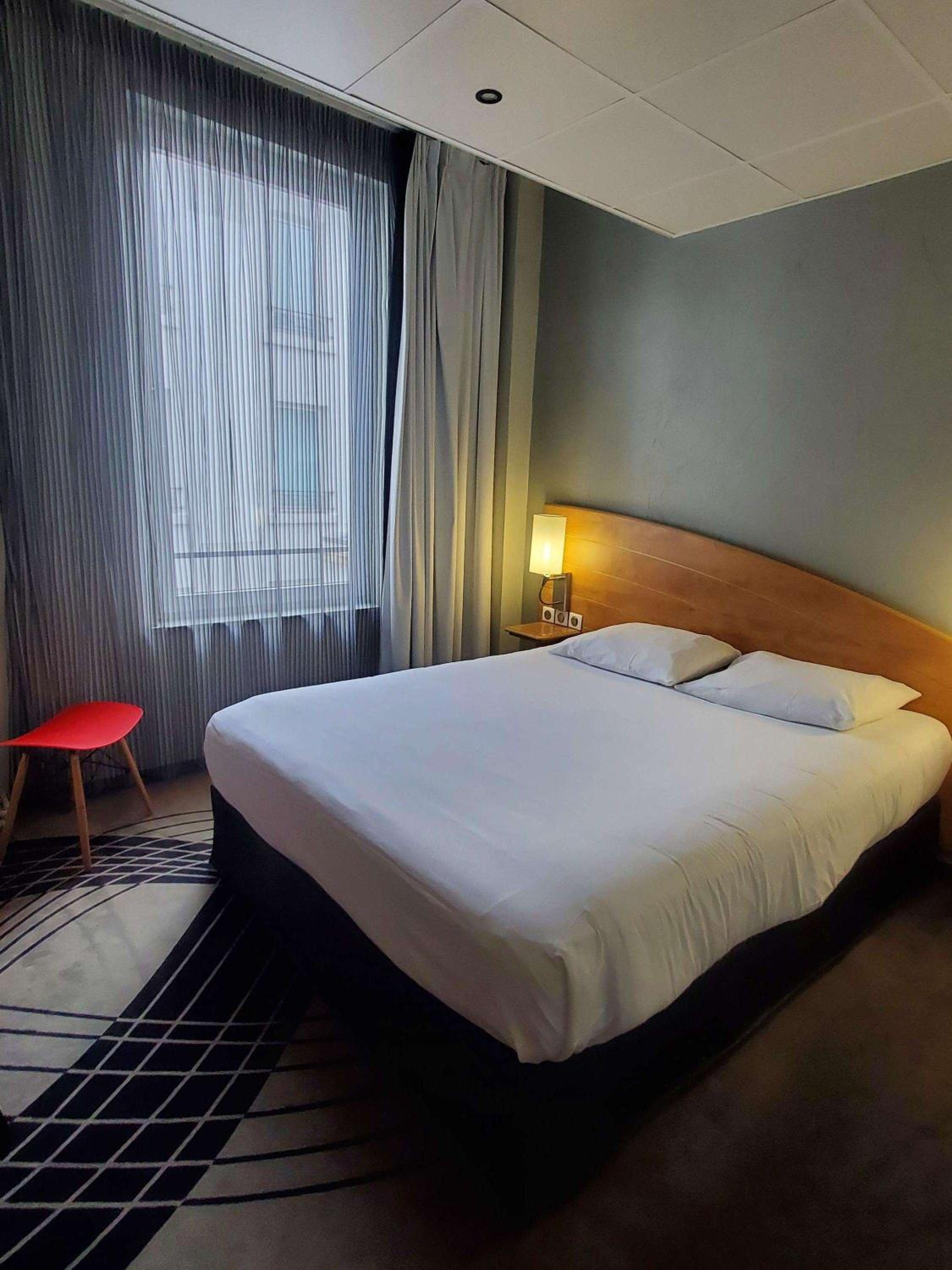 Family Suite with One Double Bed and Twin Beds - Photo 8
