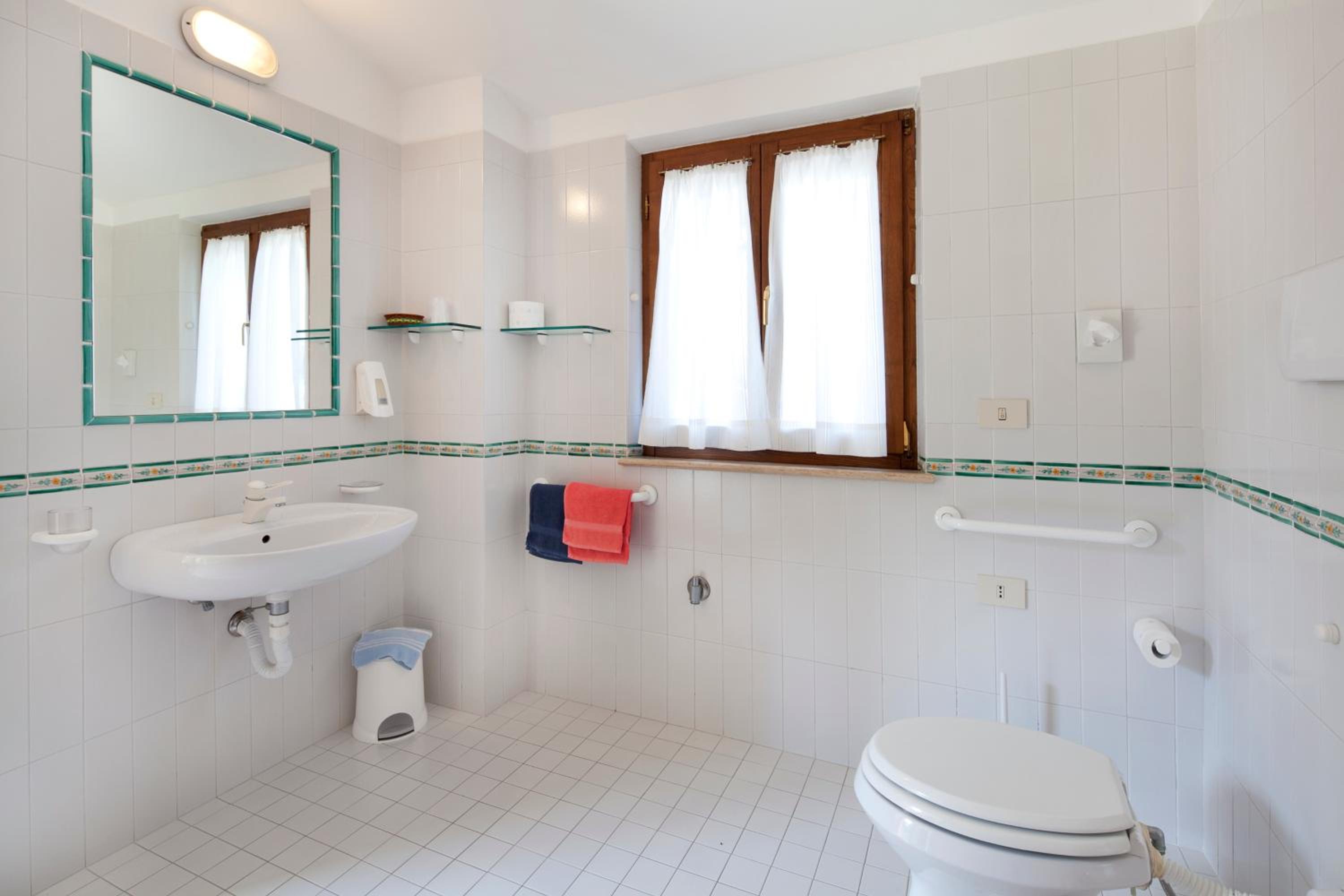 Superior Double or Twin Room - Photo 12