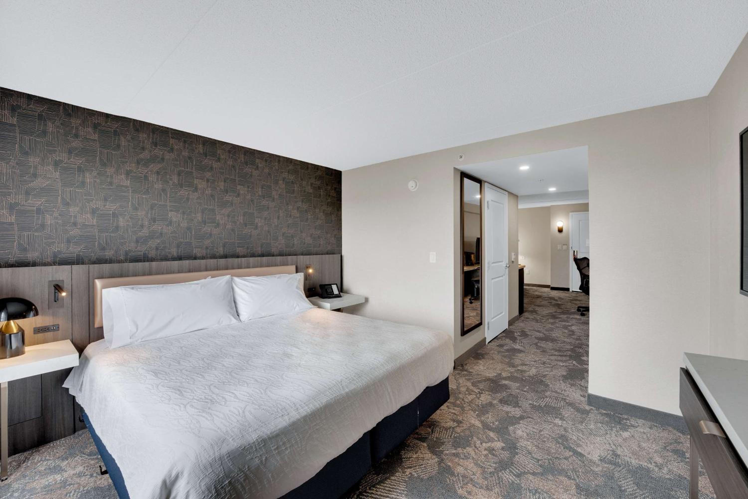 One-Bedroom King Suite - Photo 1