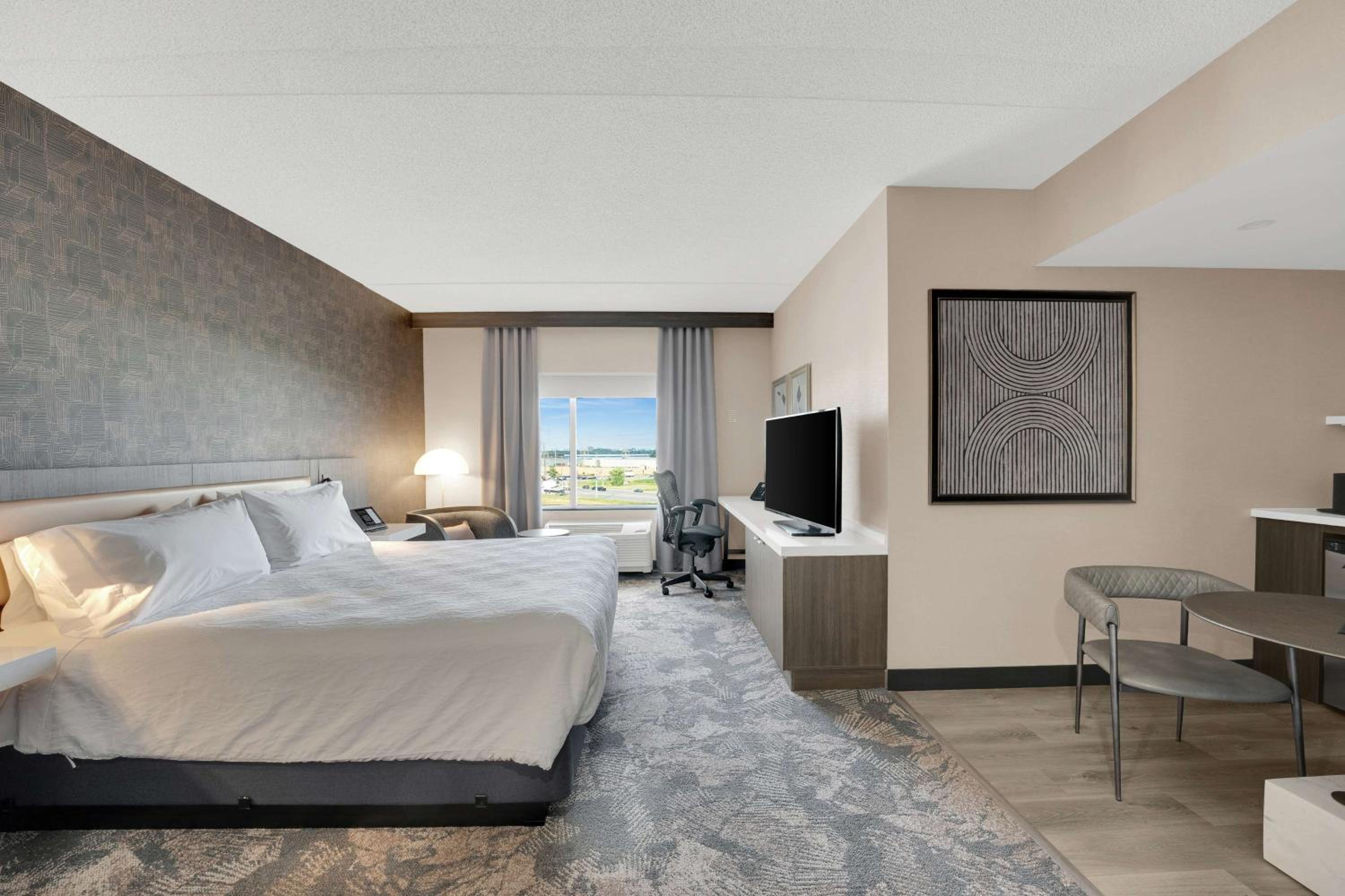 Deluxe King Room - Photo 2