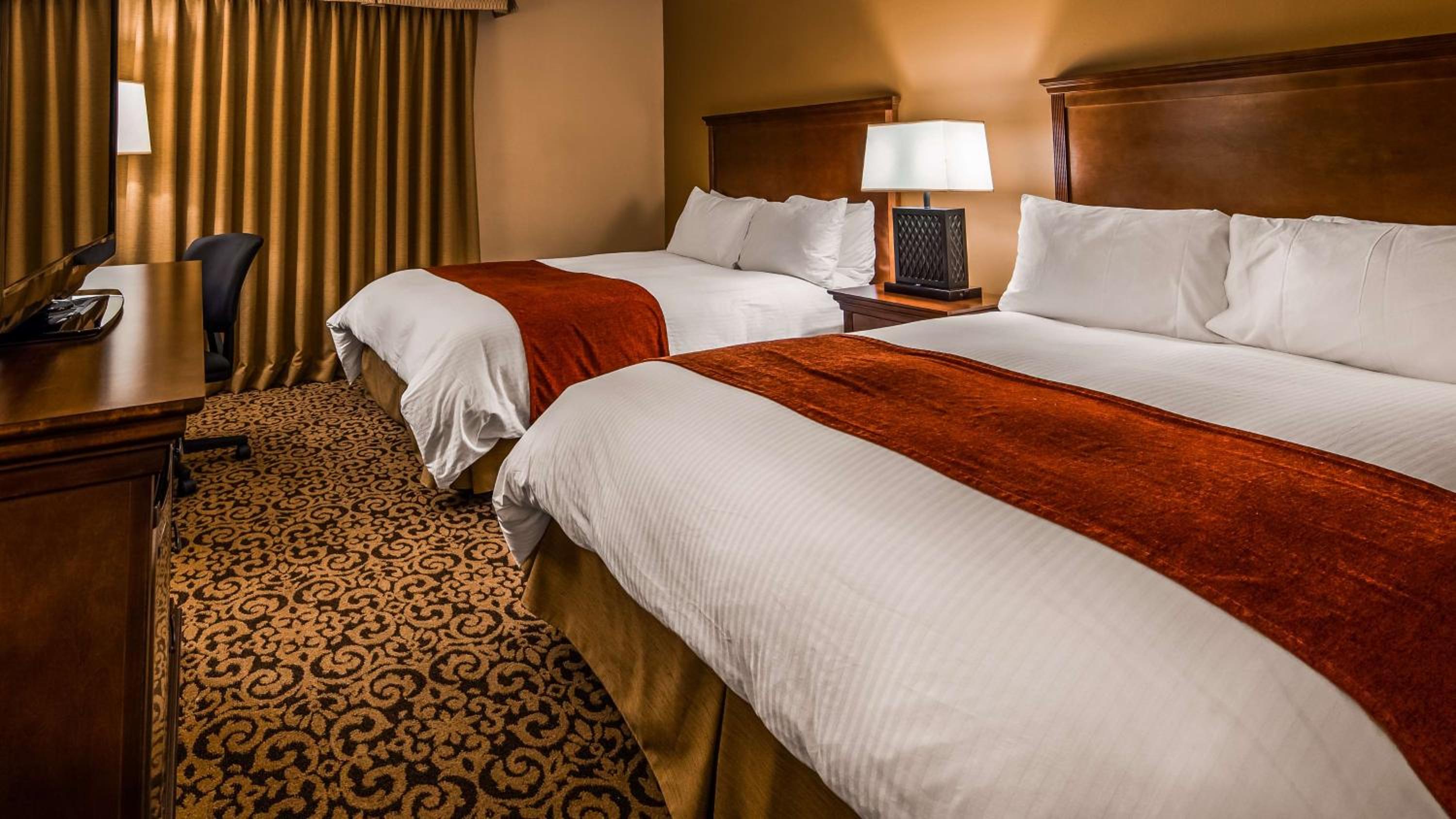 Queen Room with Two Queen Beds - Non-Smoking - Photo 1