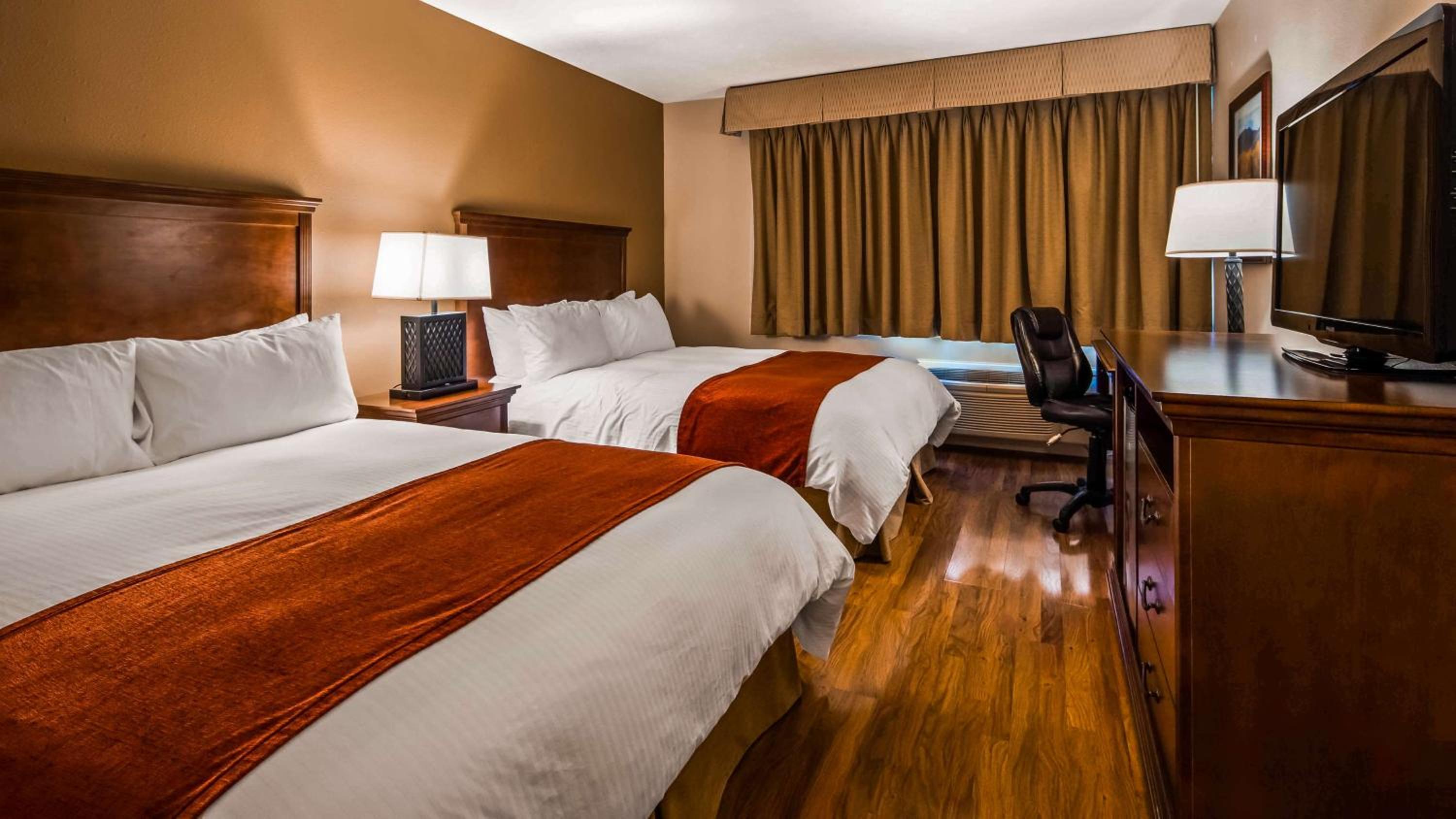 Queen Room with Two Queen Beds - Pet Friendly/Non-Smoking - Photo 1