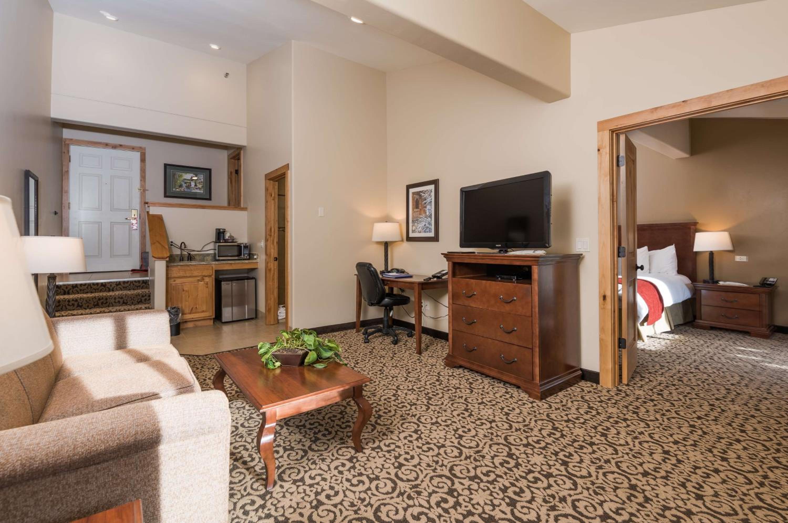 King Room with Sofa Bed - Non-Smoking - Photo 6