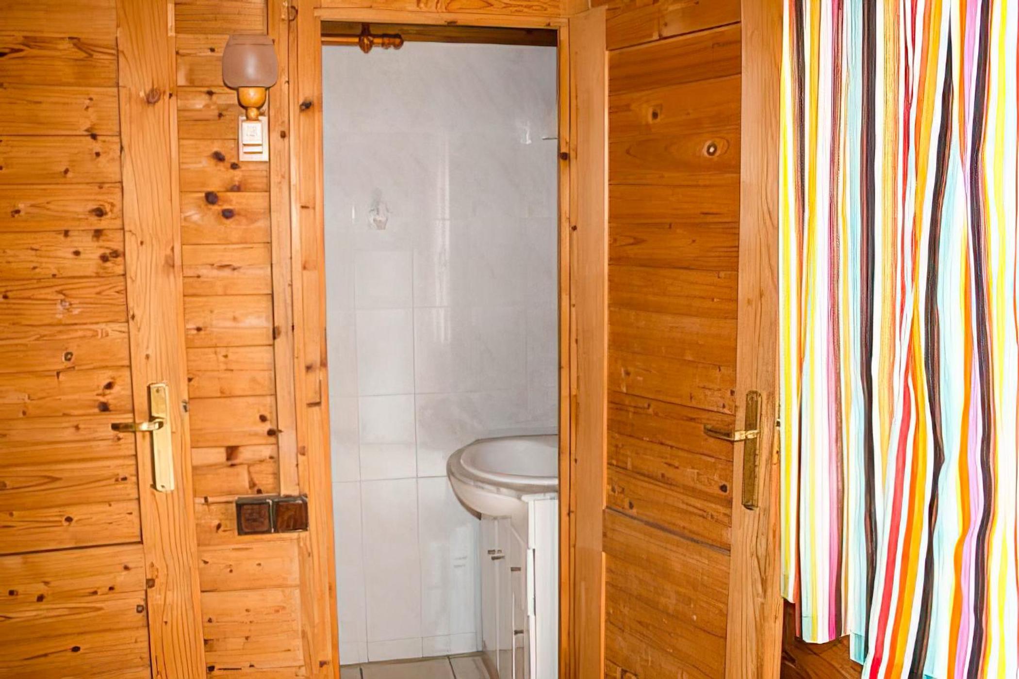 Two-Bedroom Bungalow - Photo 4