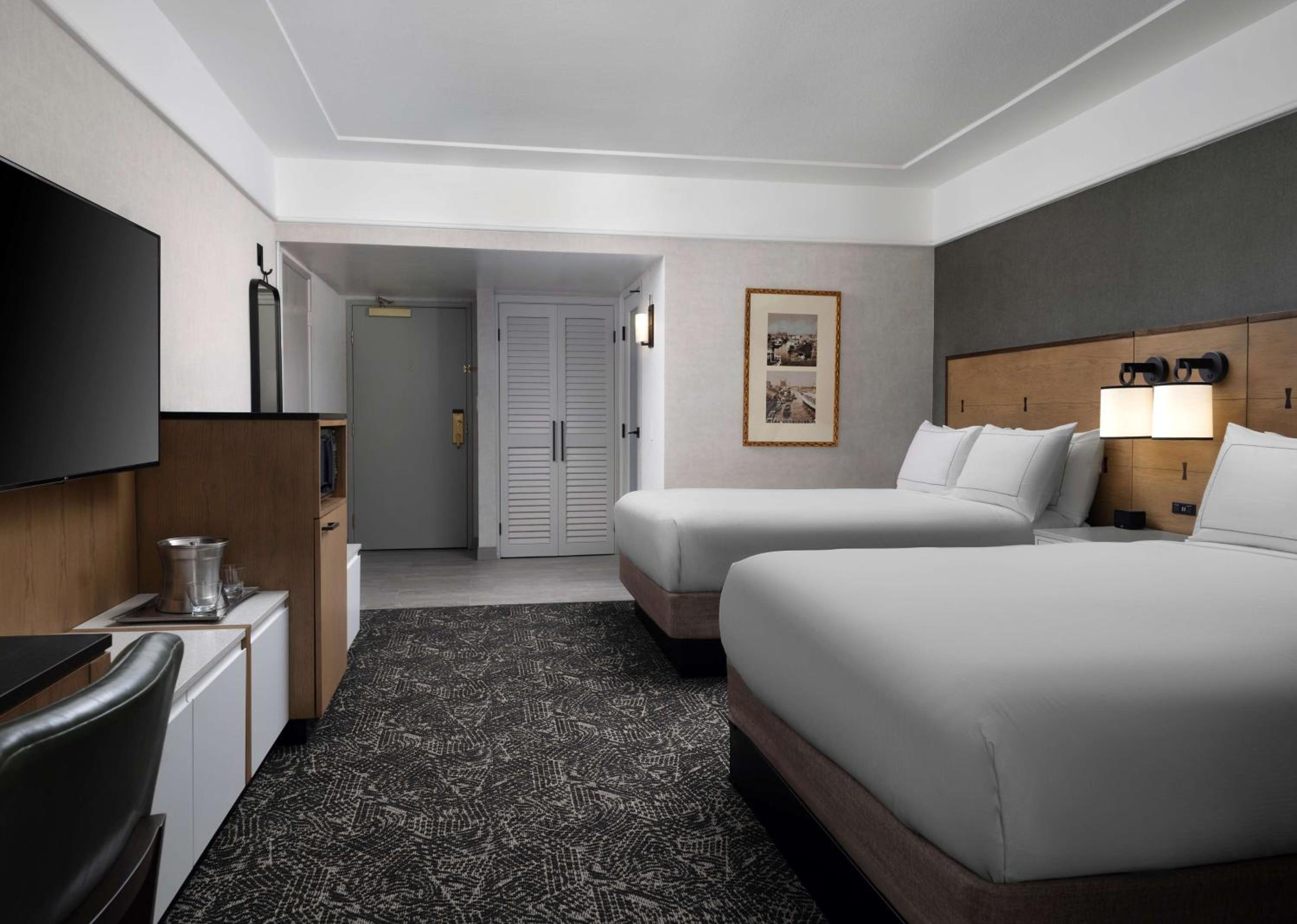 Queen Room with Two Queen Beds - Photo 7
