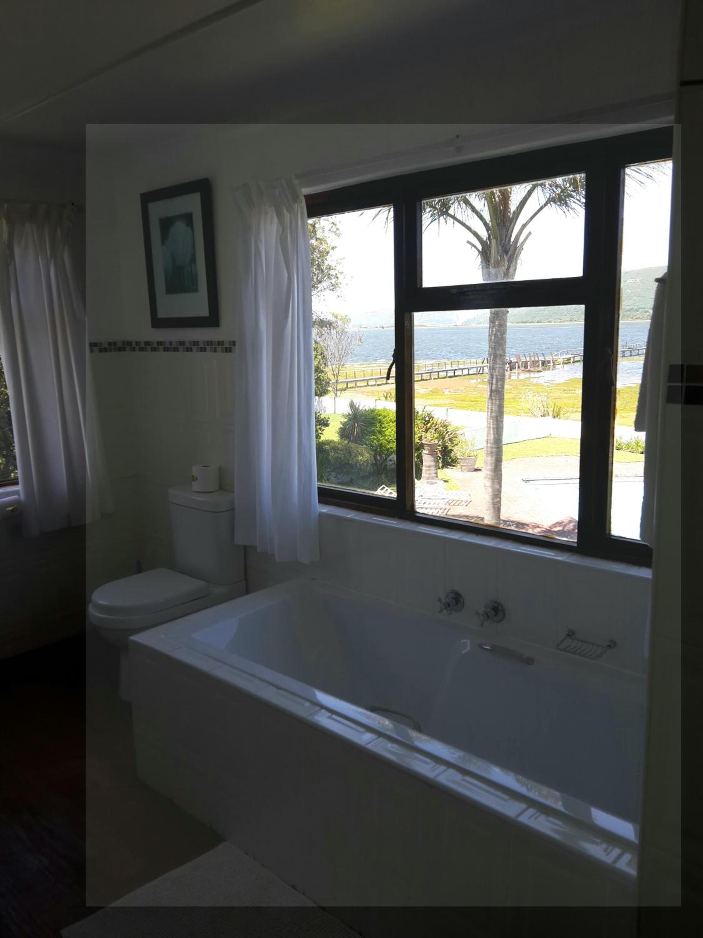 Double Room with Lake View - Photo 4