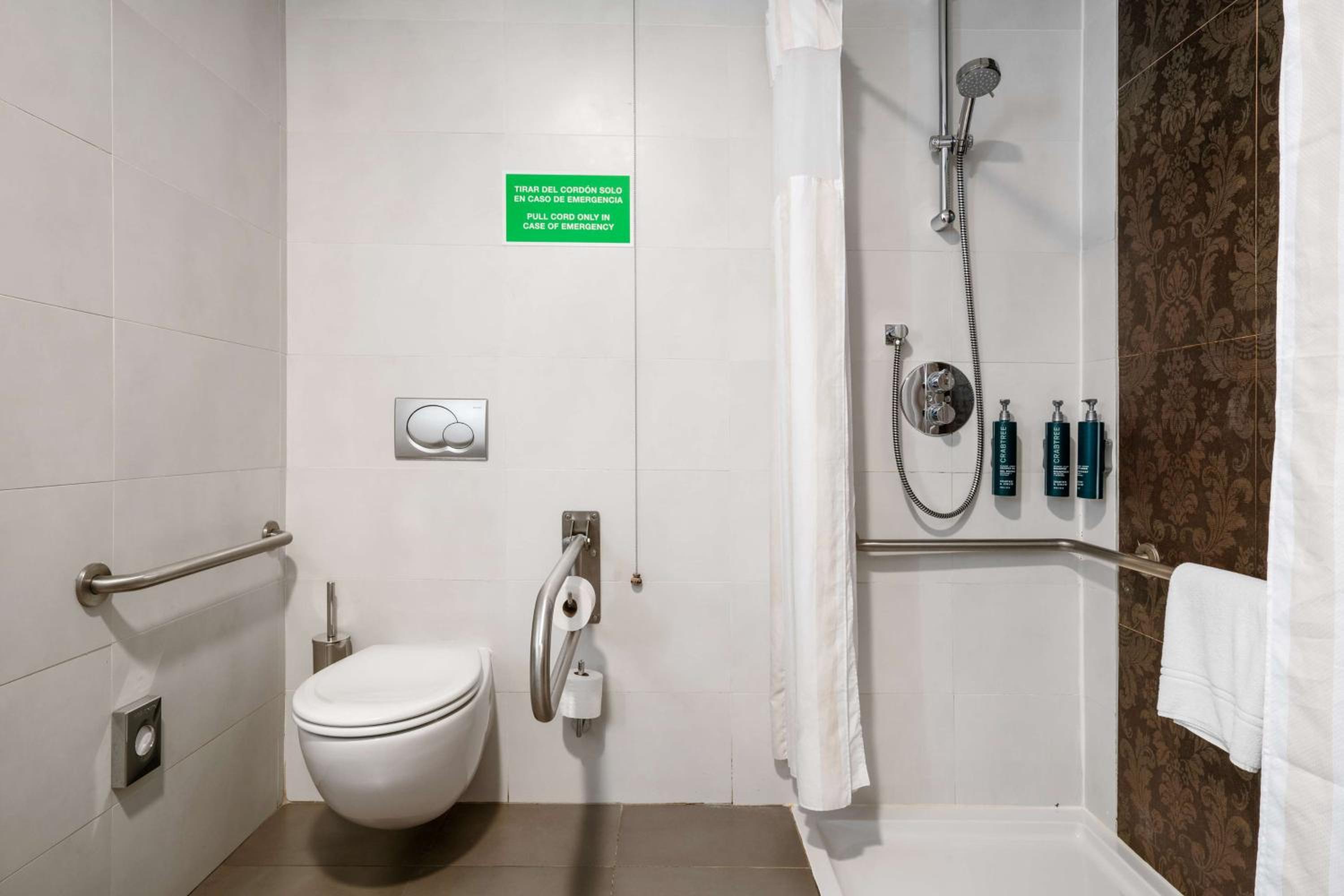 Queen Room - Accessible
